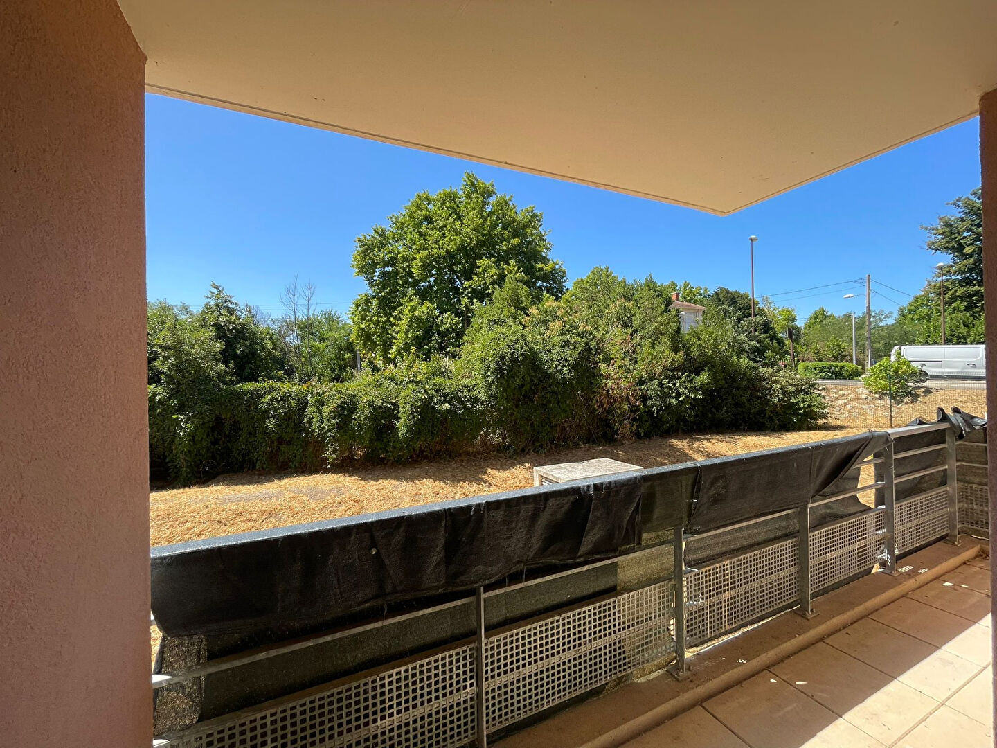 Photo BAISSE DE PRIX AVIGNON MONTFAVET PROCHE CENTRE VILLE - APPARTEMENT EN REZ DE JARDIN - TYPE2 A VENDRE AVEC PARKING image 3/6