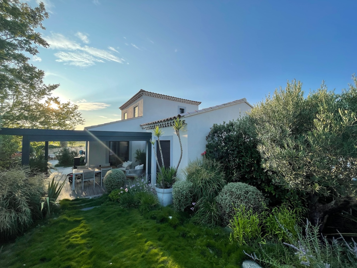 Photo VEDENE - PROCHE AVIGNON - MAISON MODERNE DE 135M² DE SURFACE HABITABLE SUR UN TERRAIN DE 500 M² - GARAGE - PARKINGS image 1/6