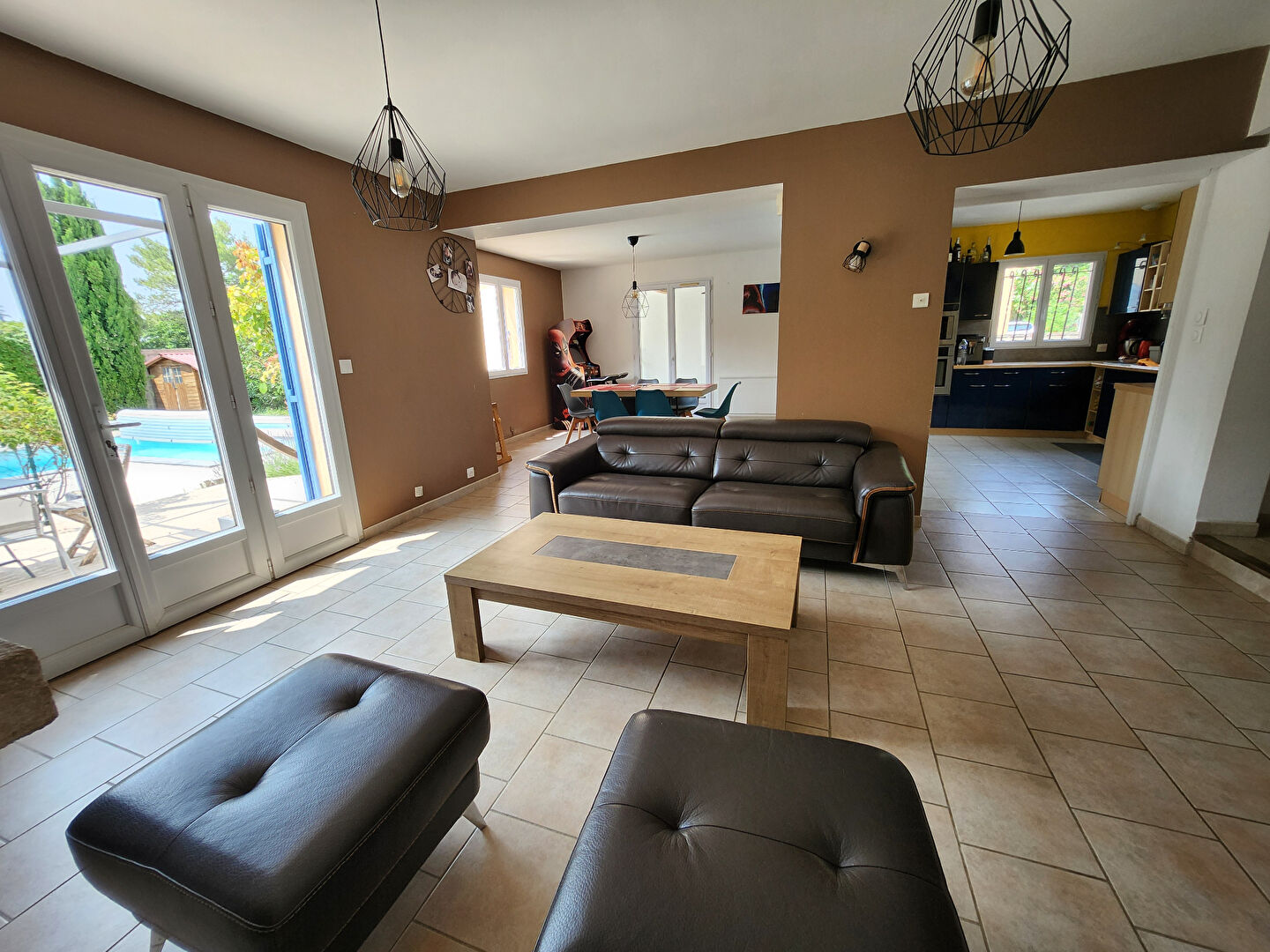 Photo VEDENE - AVIGNON - MAISON A VENDRE DE 170 M² SURFACE HABITABLE SUR UN TERRAIN DE 1000M² AVEC GARAGE PARKING ET ANNEXE image 3/6