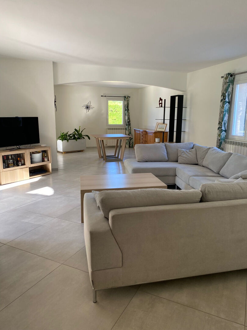 Photo EXCLUSIVIVITE A VEDENE AVIGNON PROVENCE - MAISON A VENDRE DE 194 M² DE SURFACE HAB + DEPENDANCES + LOCAL + GARAGE SUR PARC TERRAIN DE 1800 M² AVEC PISCINE image 6/6