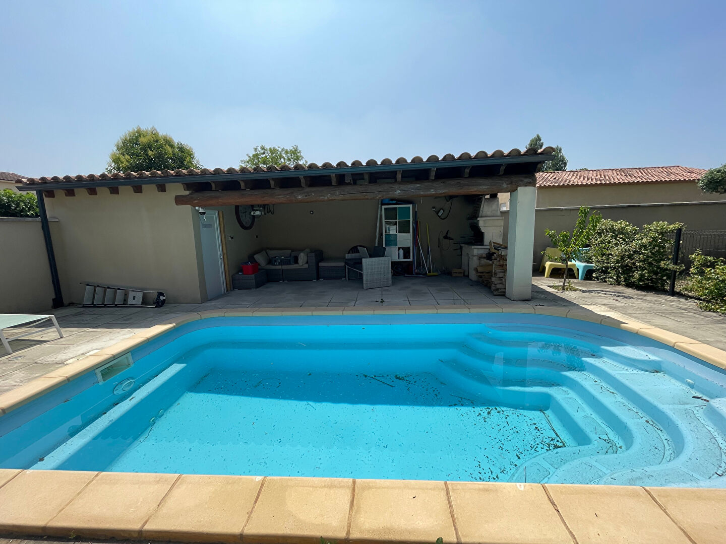 SAINT SATURNIN LES AVIGNON - MAISON A VENDRE AVEC PISCINE DE 167 M² DE SURF HAB DE PLAIN PIED SUR UN TERRAIN DE 700 M²