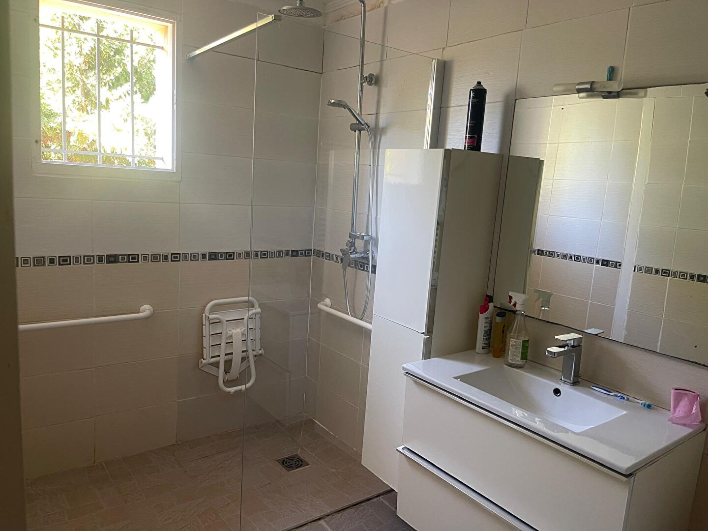 Photo BAISSE DE PRIX SUR EXCLUSIVITE A CAUMONT SUR DURANCE - LE THOR - PROCHE CAVAILLON - AVIGNON - MONTFAVET - MAISON DE 101M² DE SURFACE HABITABLE SUR UN TERRAIN DE 810 M² ET UN GARAGE DE 50 M² image 6/6