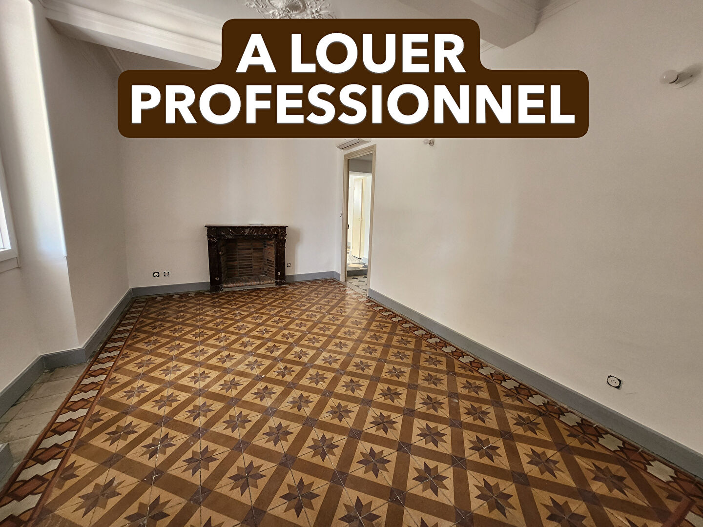 EXCLUSIVITE A LOUER A CHATEAUNEUF DE GADAGNE ENTRE AVIGNON ET L'ISLE SUR LA SORGUE - LOCAL D'ACTIVITE OU BUREAU PROFESSIONNEL (2 ESPACES) - 49.2 m² de surface AVEC TERRASSE DE 22 M² - PARKING A PROXIMITE