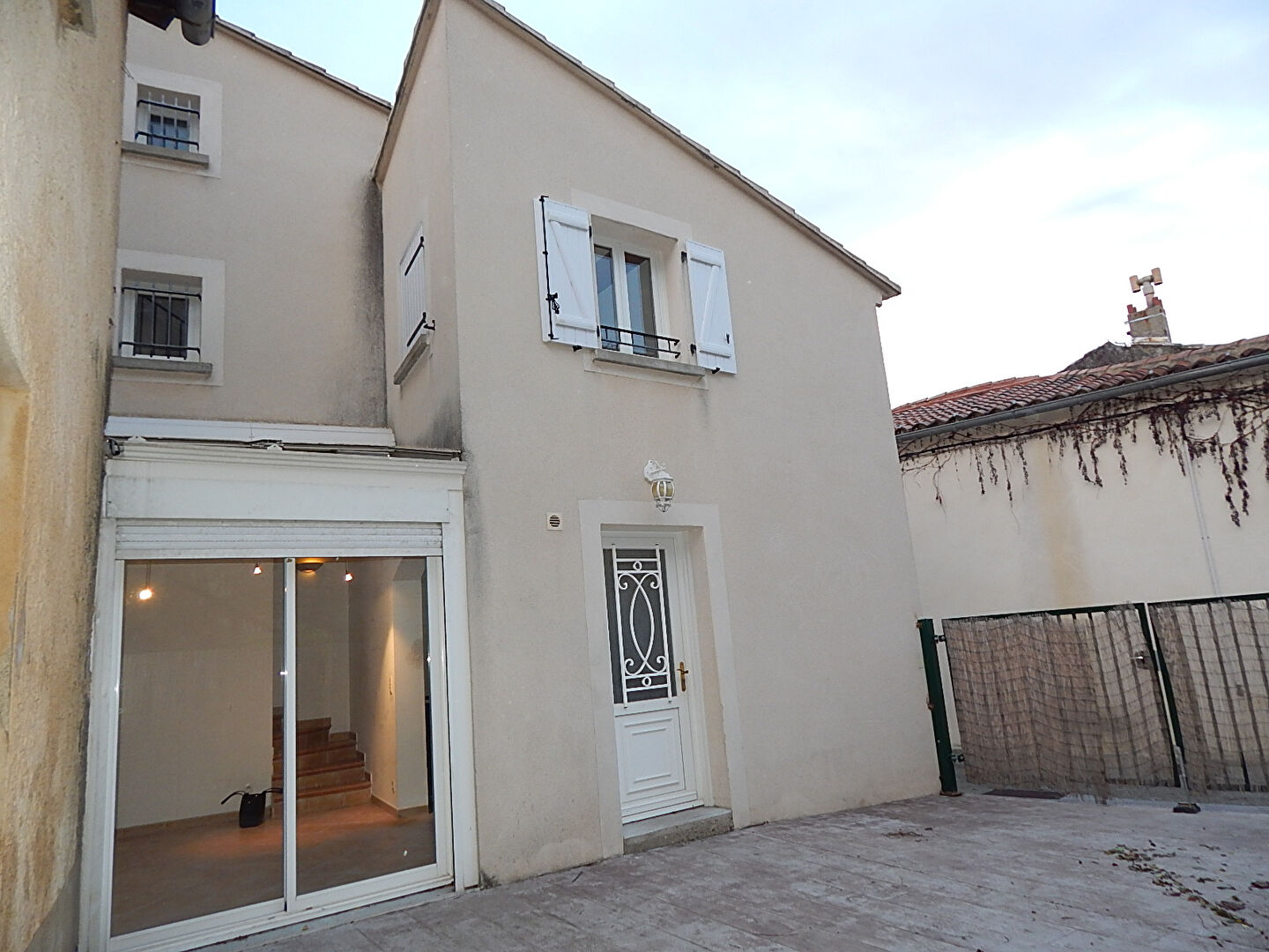 CHATEAUNEUF DE GADAGNE ENTRE LE THOR ET AVIGNON - MAISON A VENDRE DE 107 M² AVEC COUR DE 40 M²