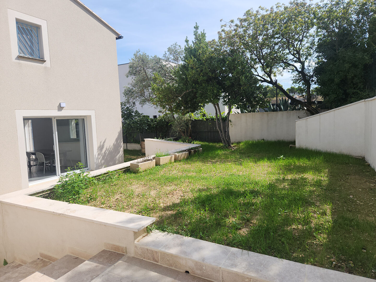 EXCLUSIVITE A SAINT SATURNIN LES AVIGNON - MAISON TYPE 5 A LOUER DE 107 M² SUR UN TERRAIN DE 400 M²