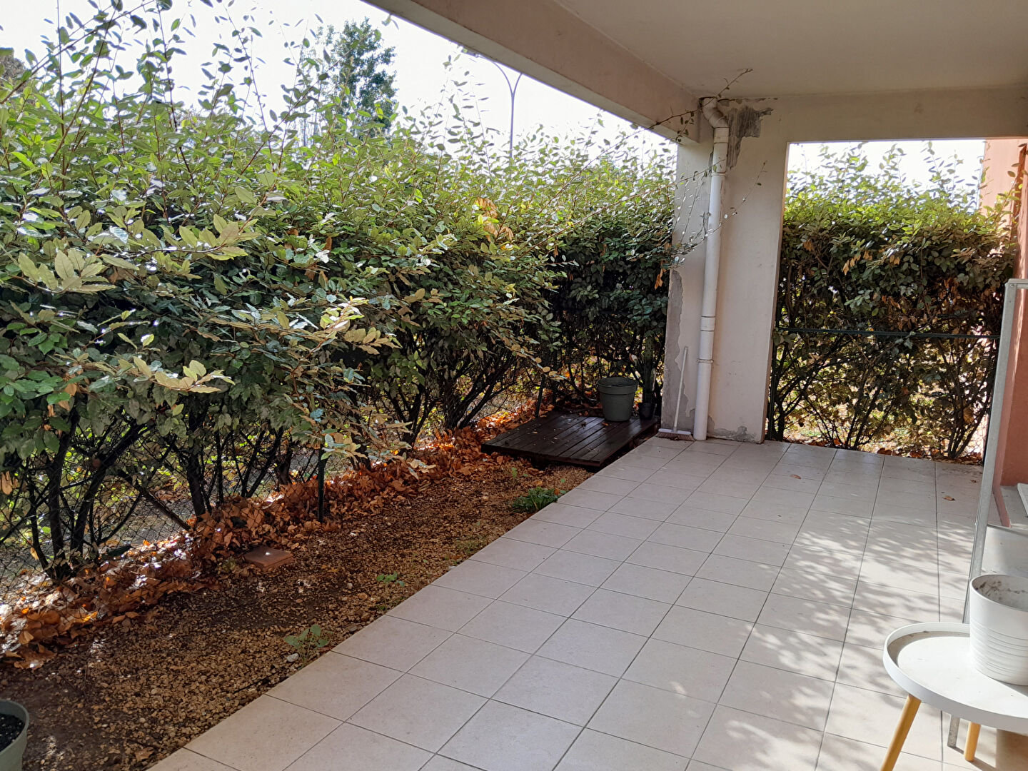 AVIGNON - LE PONTET - APPARTEMENT EN REZ DE JARDIN A VENDRE EN RESIDENCE SECURISEE AVEC TERRASSE ET PARKING