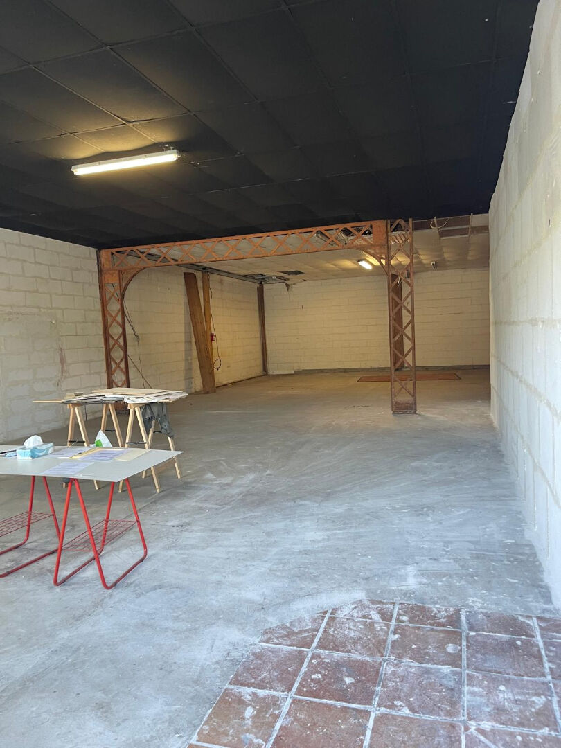 Photo CAUMONT SUR DURANCE - CAVAILLON - AVIGNON - HANGAR DE 224 M² AU SOL A VENDRE AVEC COUR DE 68 M² image 3/3