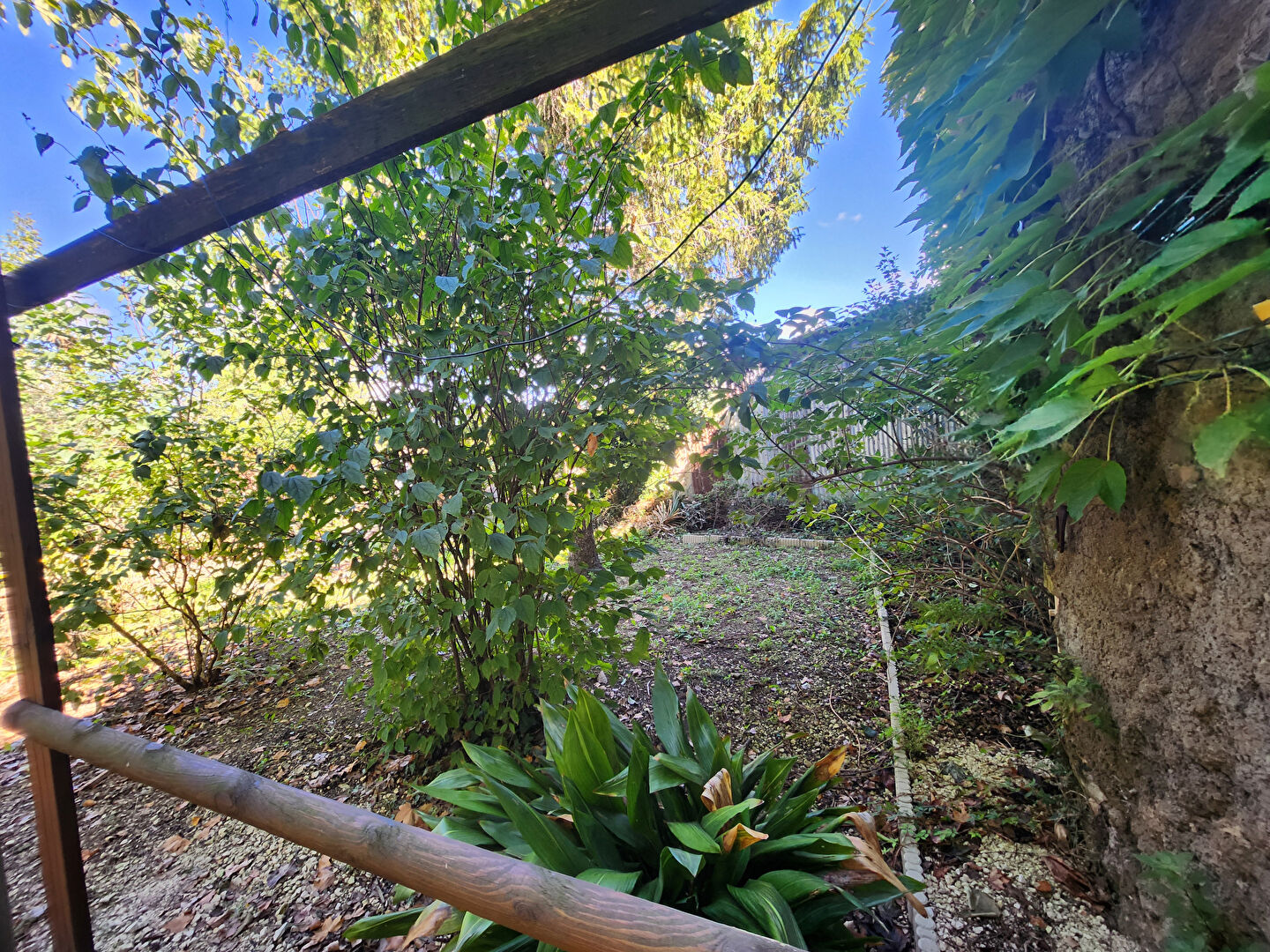 Photo EXCLUSIVITE EN LOCATION - ISLE SUR LA SORGUE - APPARTEMENT TYPE 3 DE 55 M² AVEC TERRASSE DE 11 M² ET JARDIN DE 360 M² AVEC BOX image 3/6