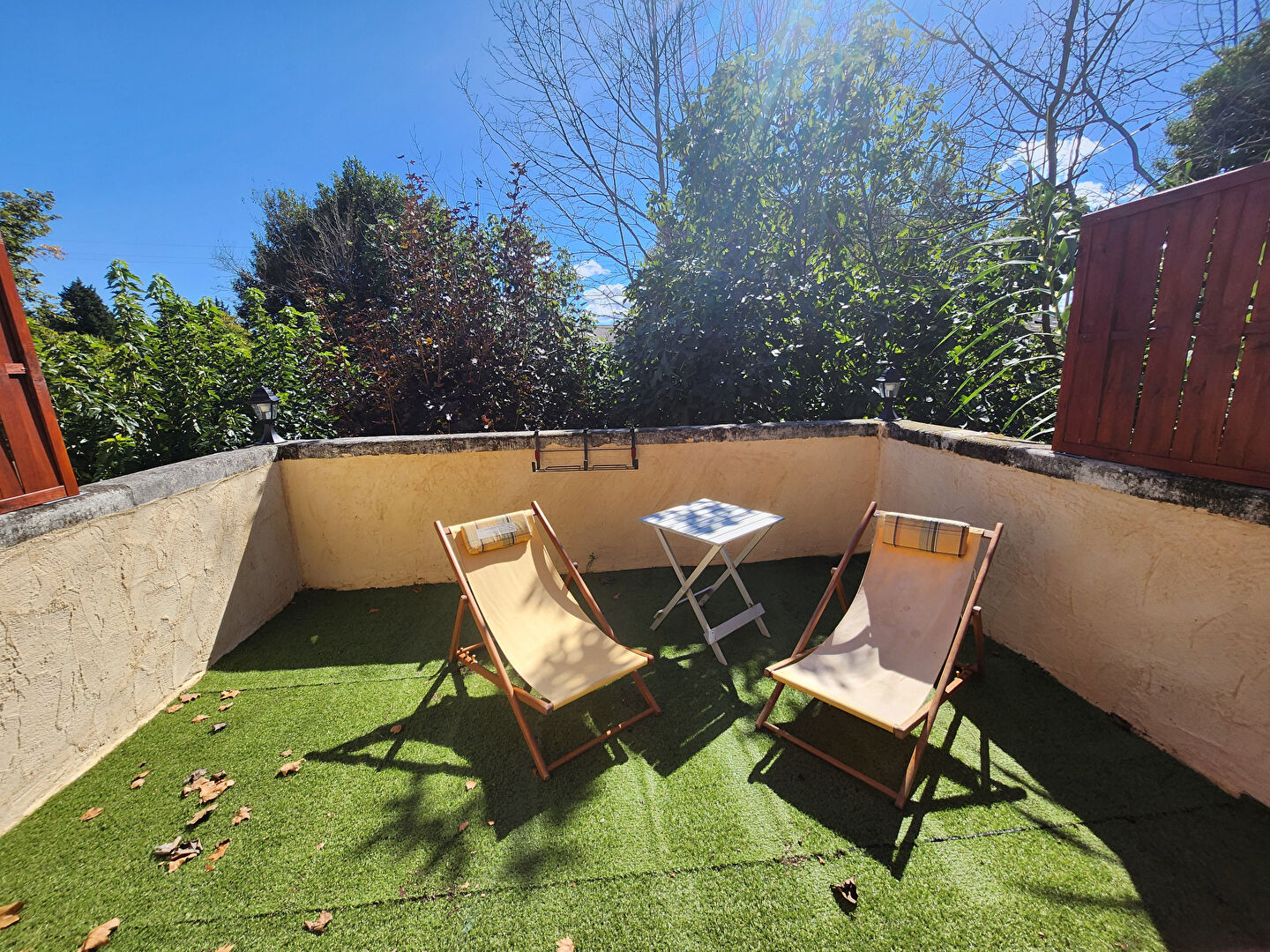 Photo EXCLUSIVITE EN LOCATION - ISLE SUR LA SORGUE - APPARTEMENT TYPE 3 DE 55 M² AVEC TERRASSE DE 11 M² ET JARDIN DE 360 M² AVEC BOX image 4/6