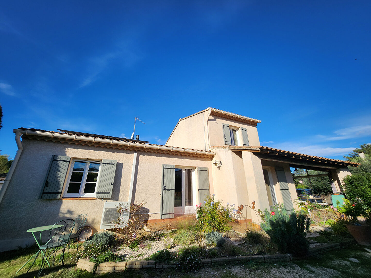 PERNES LES FONTAINES - VAUCLUSE - MAISON A VENDRE AU CALME DE 132 M² SUR TERRAIN DE 900 M² AVEC PISCINE