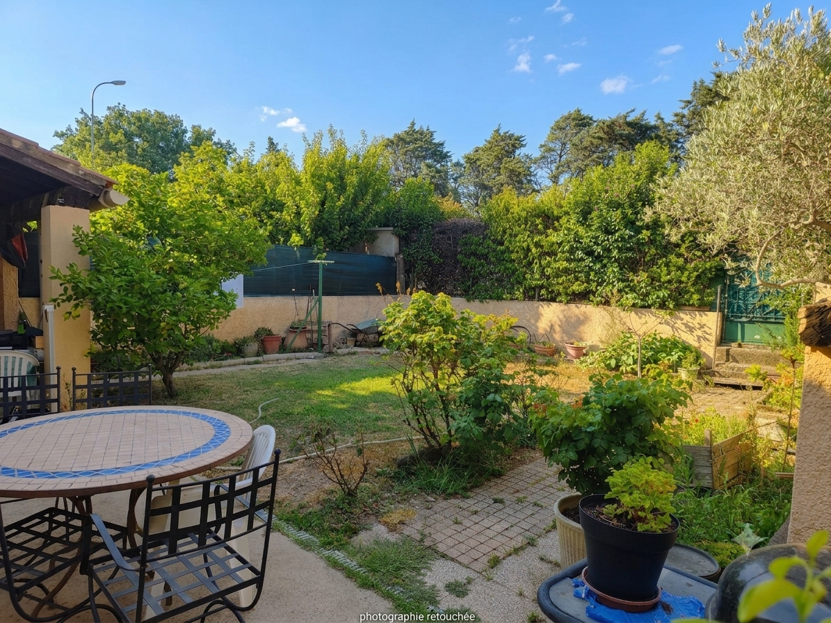 AVIGNON - LE PONTET - ROUTE DE SAINT SATURNIN LES AVIGNON - Maison 4 pièces 89.88 m² avec jardin, garage et véranda