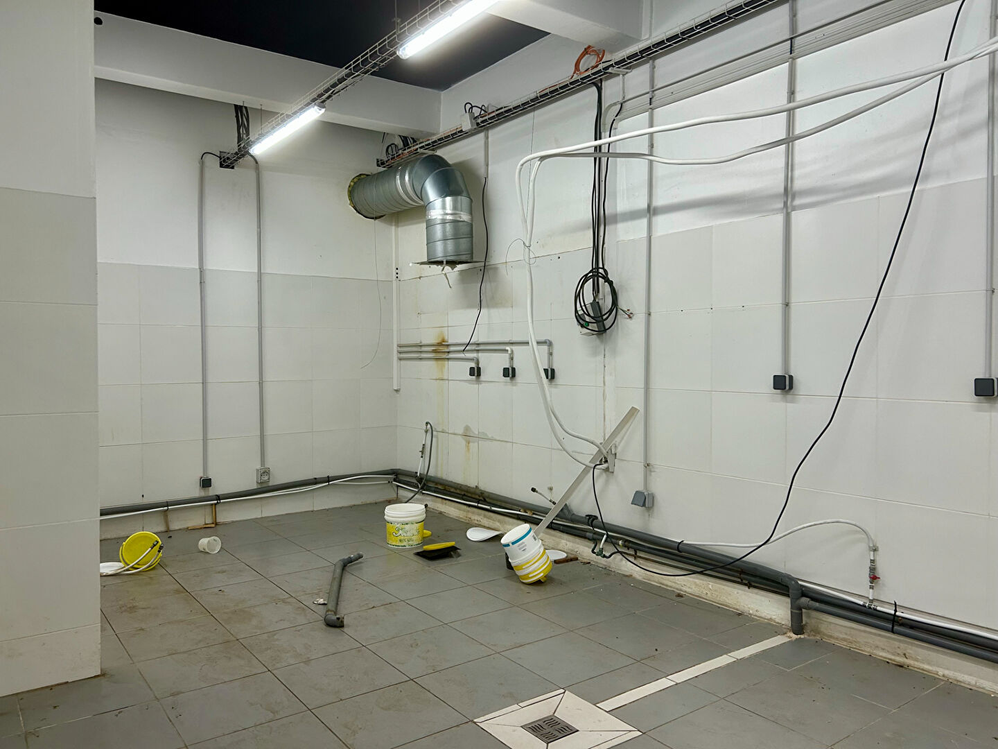 Photo Local commercial Fort De France 1 pièce(s) 145 m2 image 3/3