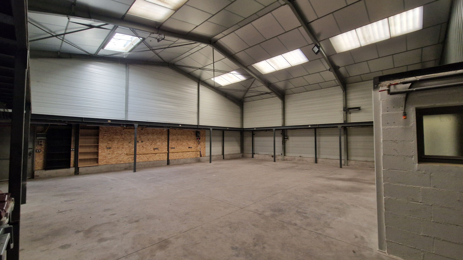 Photo Entrepôt / local industriel Milly La Foret 651 m2 image 3/6