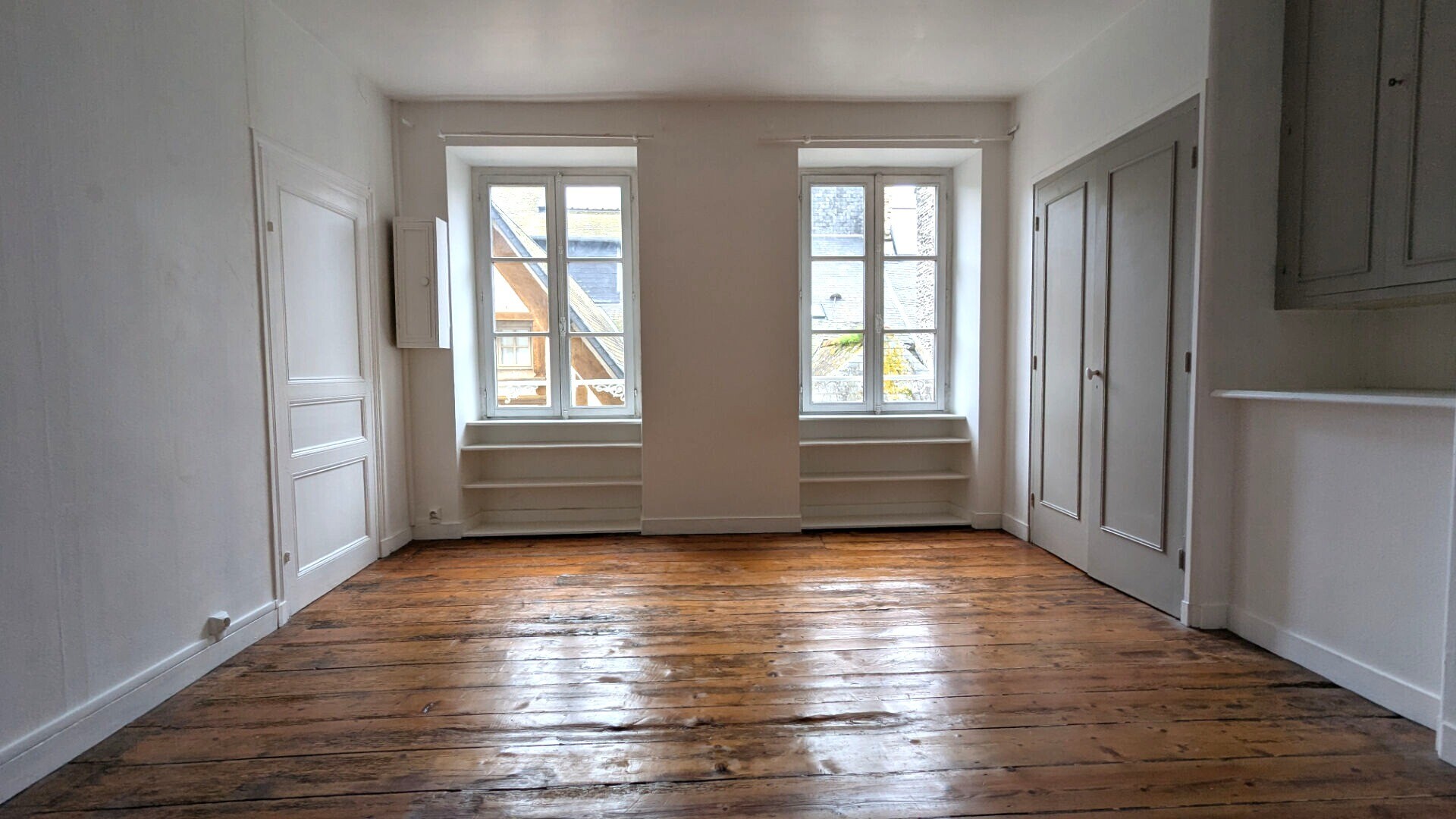 Morlaix hypercentre, rue piétonne : appartement alliant charme et luminosité au 3ème étage