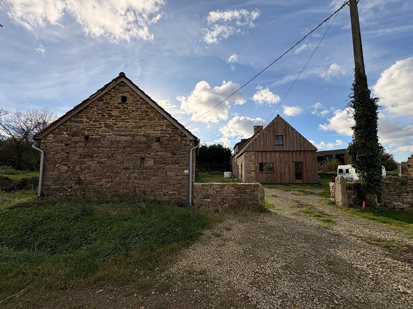 Corps de ferme Saint-Michel-en-Grève, 8616 m² de terrain.