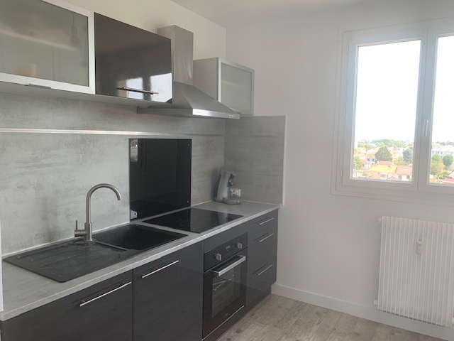 Appartement Chartres 4 pièce(s) 79 m2 balcon parking