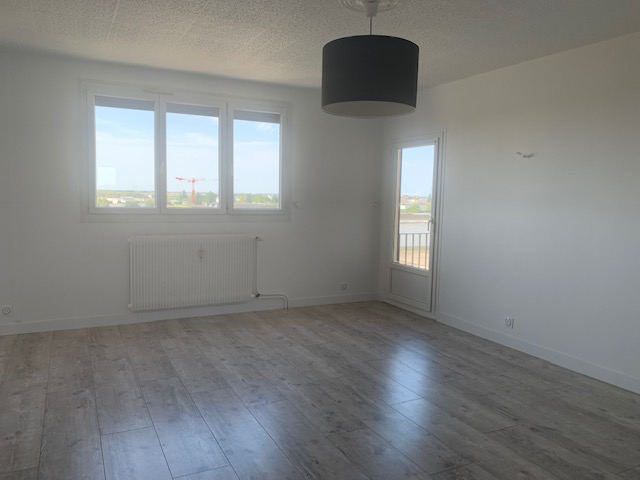 Photo Appartement Chartres 4 pièce(s) 79 m2 balcon parking image 3/6