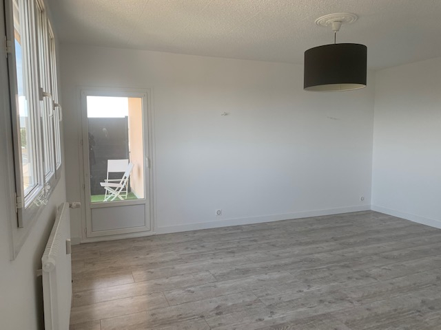 Photo Appartement Chartres 4 pièce(s) 79 m2 balcon parking image 4/6