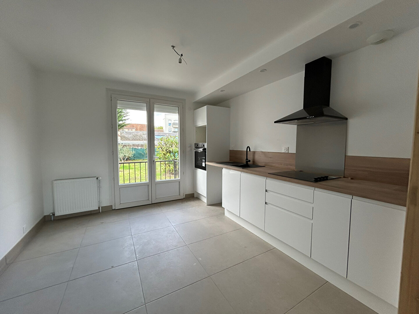 Photo Maison Location avec jardin et garage  Luisant 85M² image 1/6