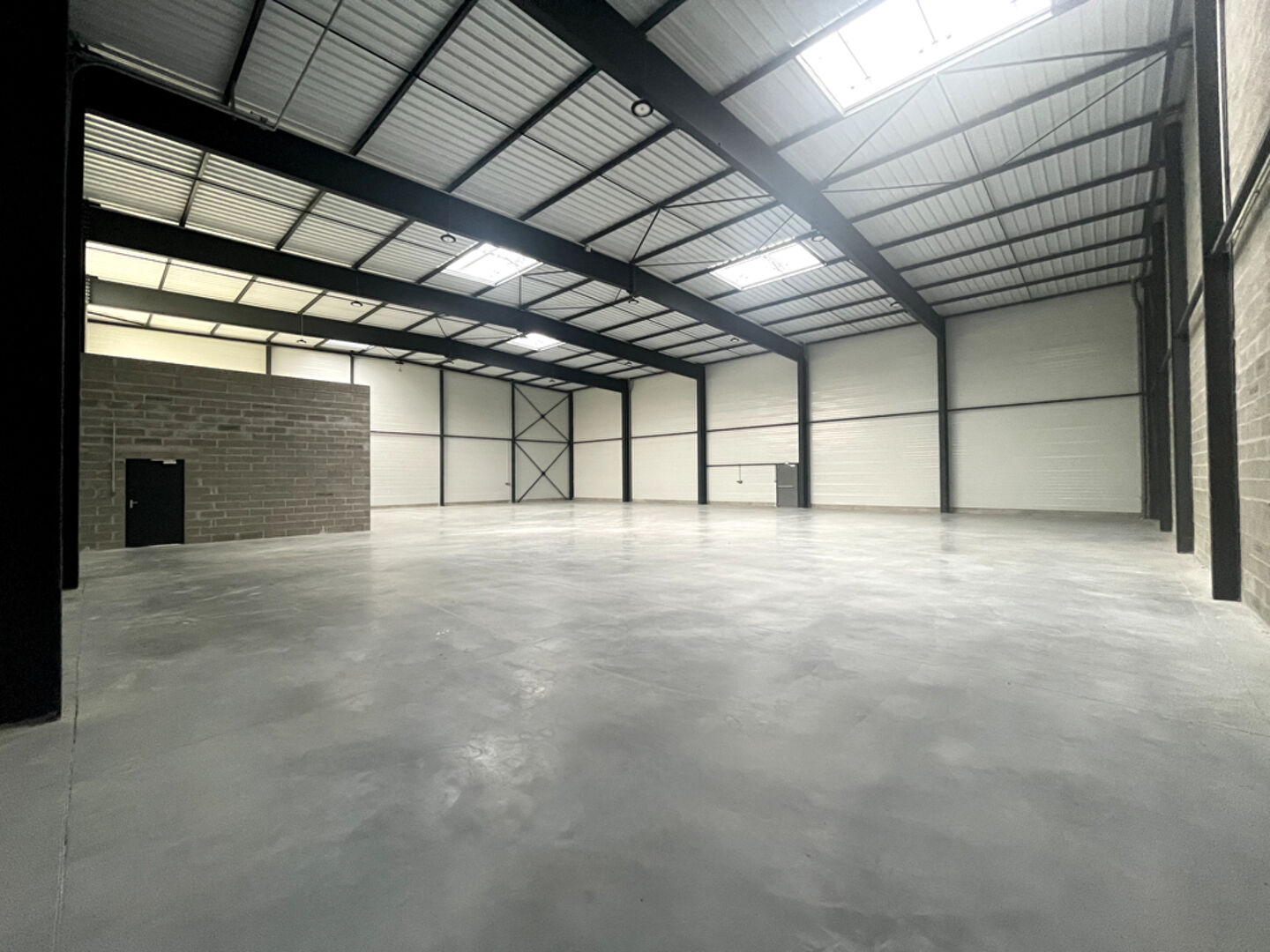 Photo Local d'activité Chartres 755 m2 image 1/3