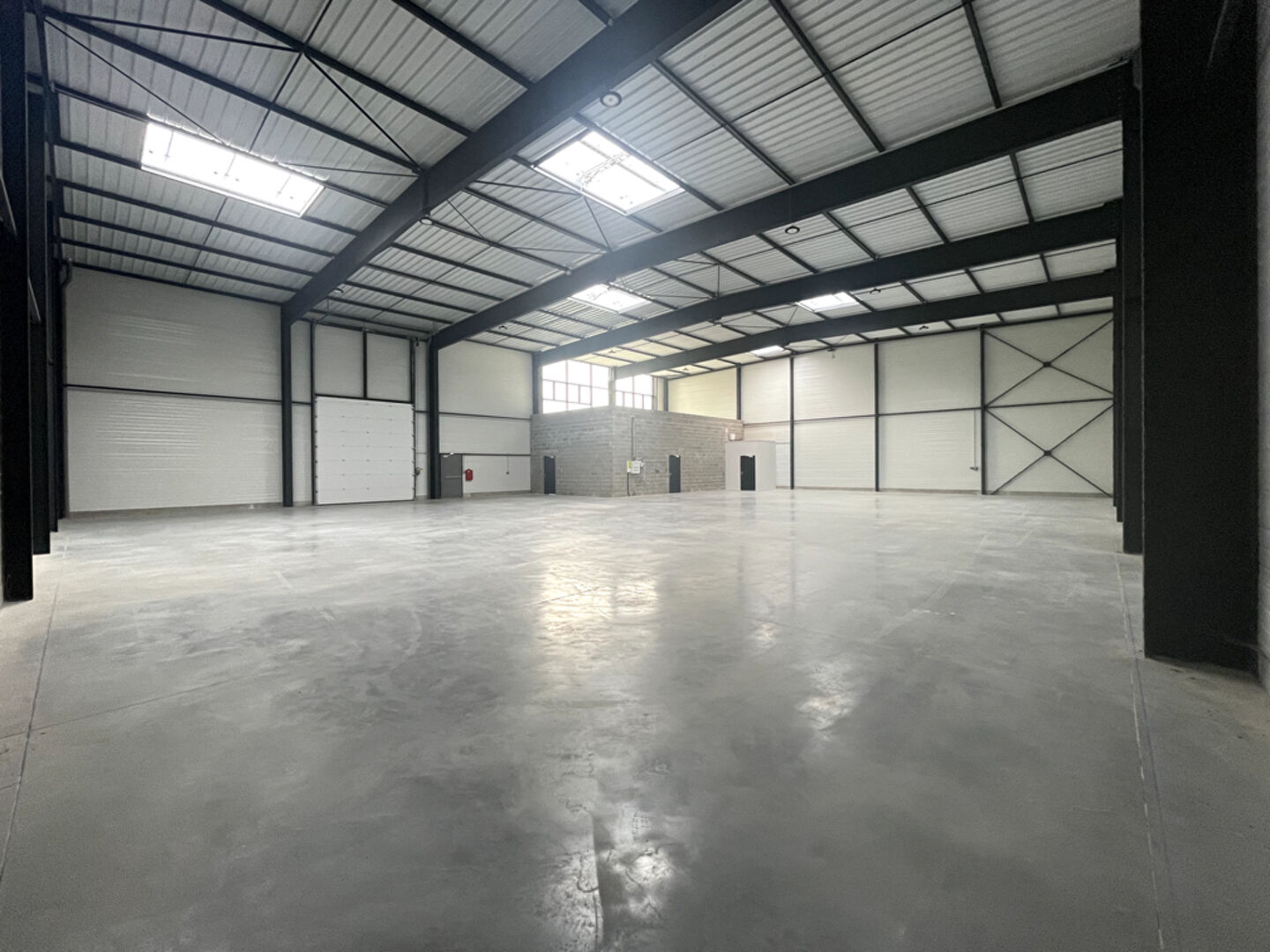 Photo Local d'activité Chartres 755 m2 image 2/3