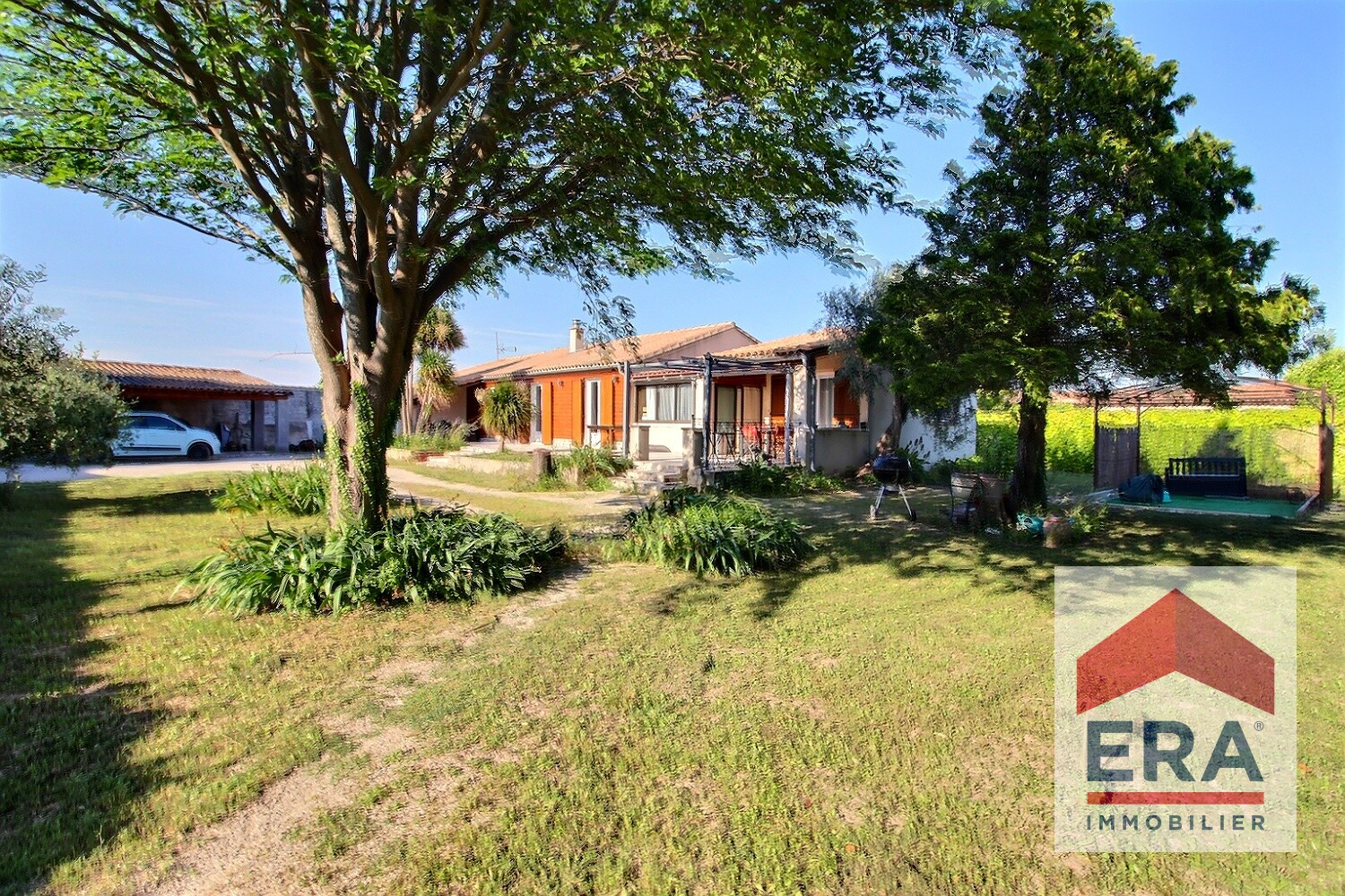 Photo Maison Travaillan 5 pièce(s) 155 m2 image 1/6