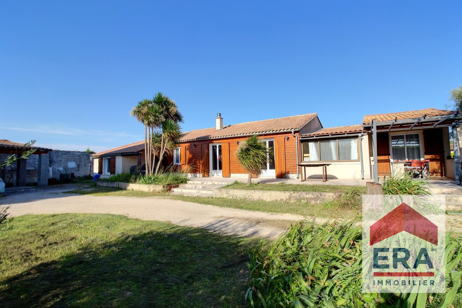 Photo Maison Travaillan 5 pièce(s) 155 m2 image 2/6