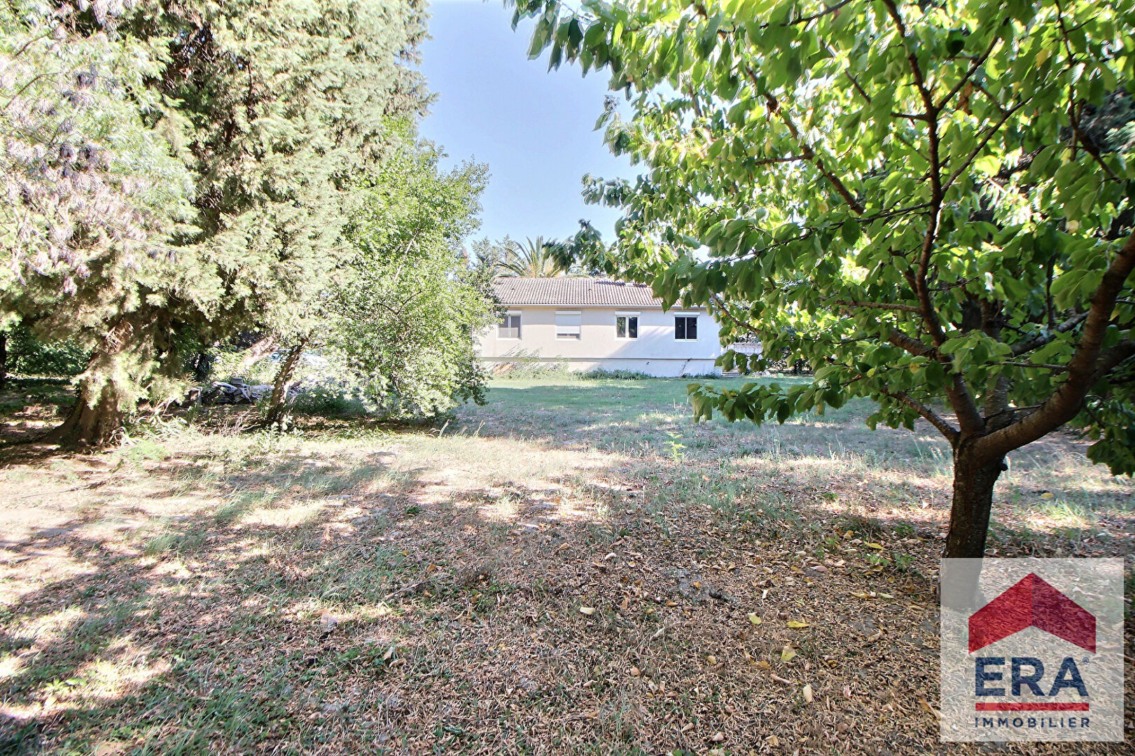 Photo Maison Lapalud 4 pièce(s) 125 m2 image 1/6