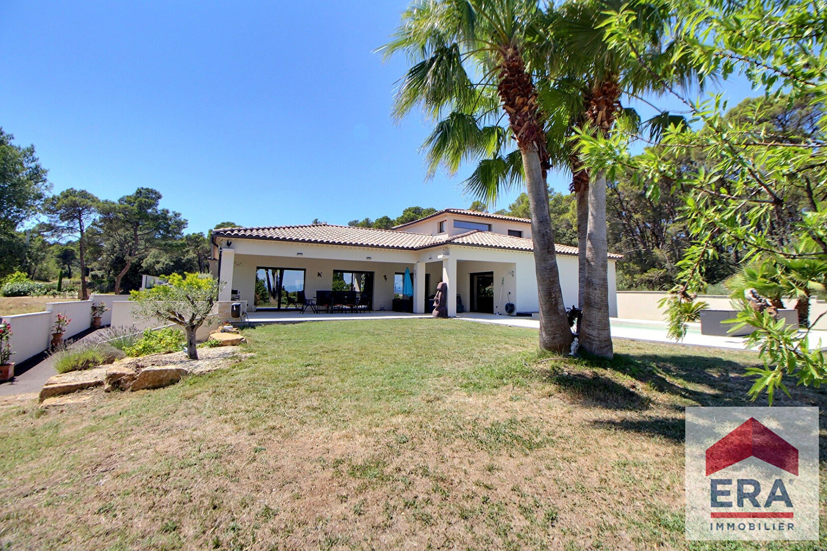 Villa Mondragon 5 pièce(s) 215 m² avec piscine