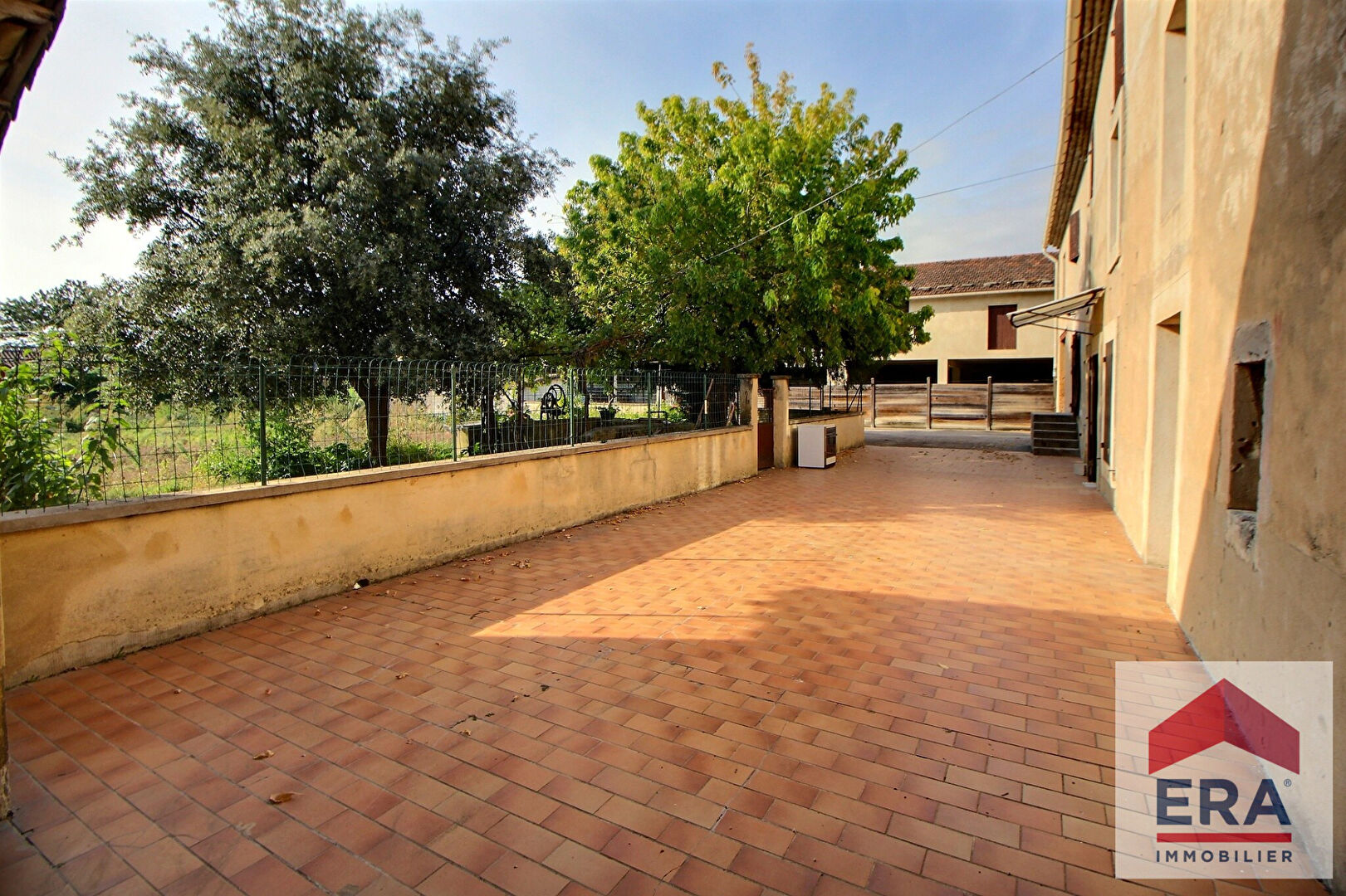 Photo Ensemble immobilier Mondragon image 1/6