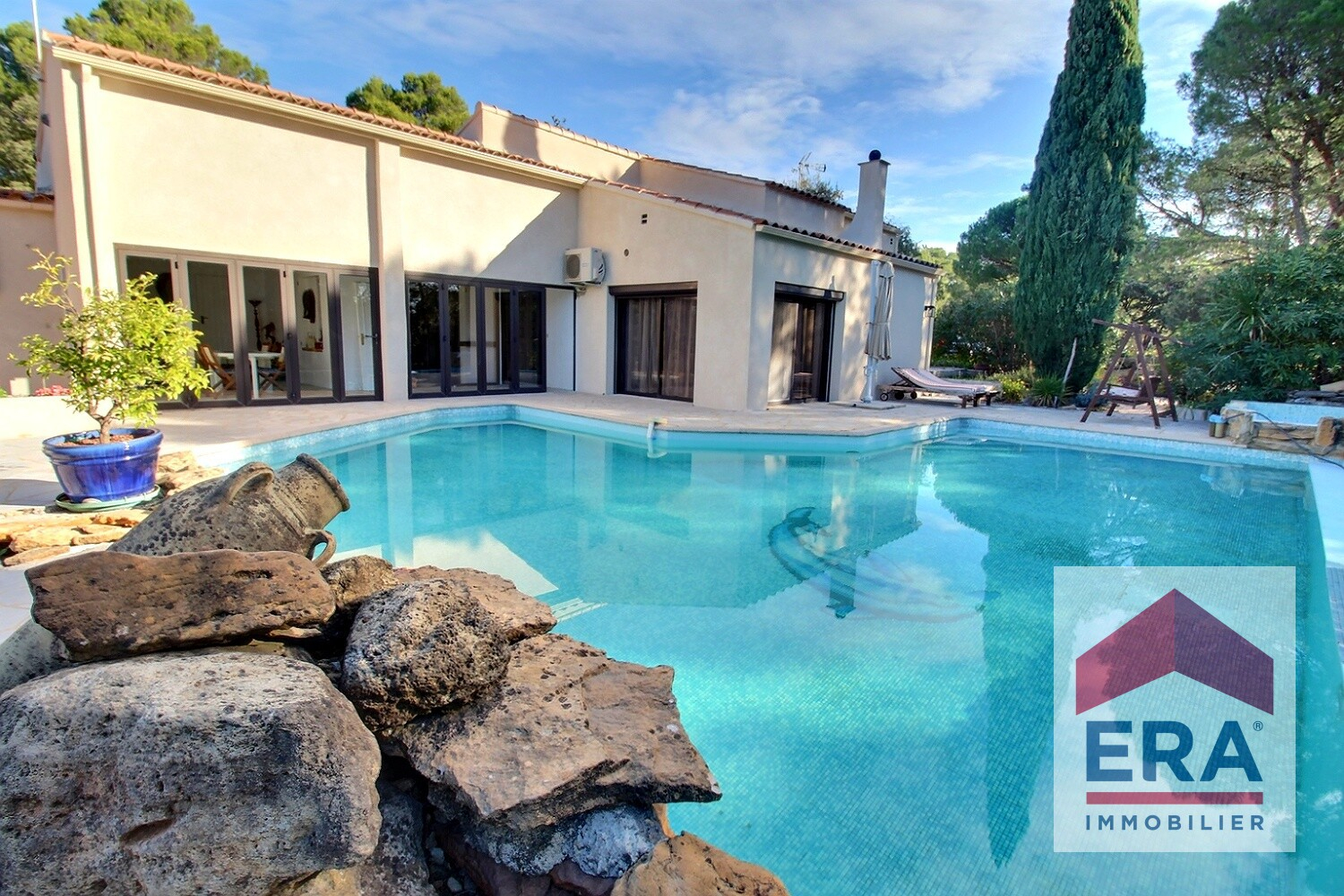 Maison à vendre à Uchaux - 205m² avec piscine et potentiel de gîtes