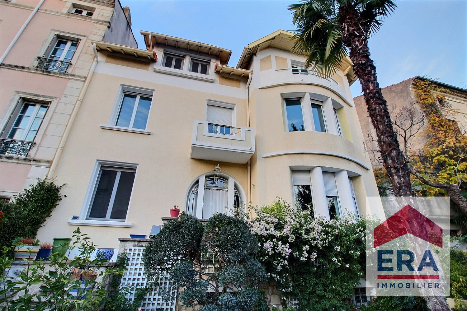 Photo Maison Orange 6 pièce(s) 245 m2 image 1/6