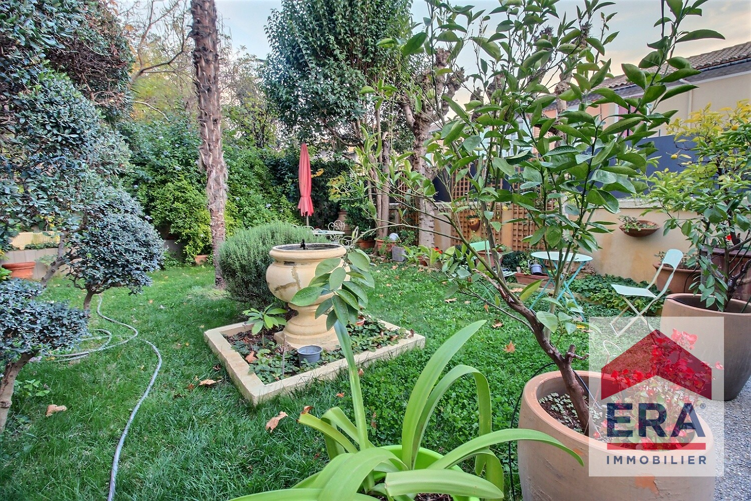 Photo Maison Orange 6 pièce(s) 245 m2 image 2/6