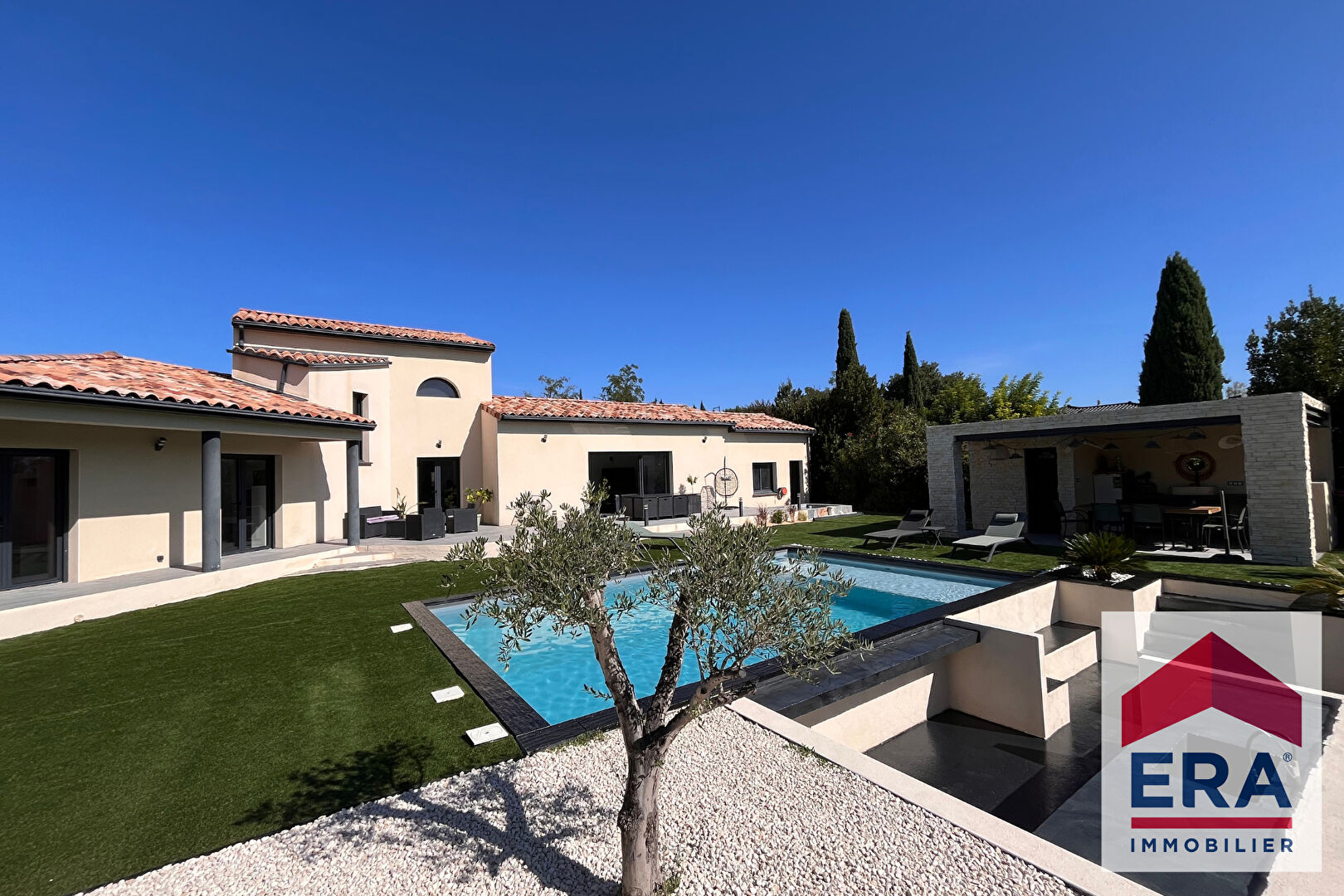 Photo Maison Les Granges Gontardes 179 m2 image 1/6