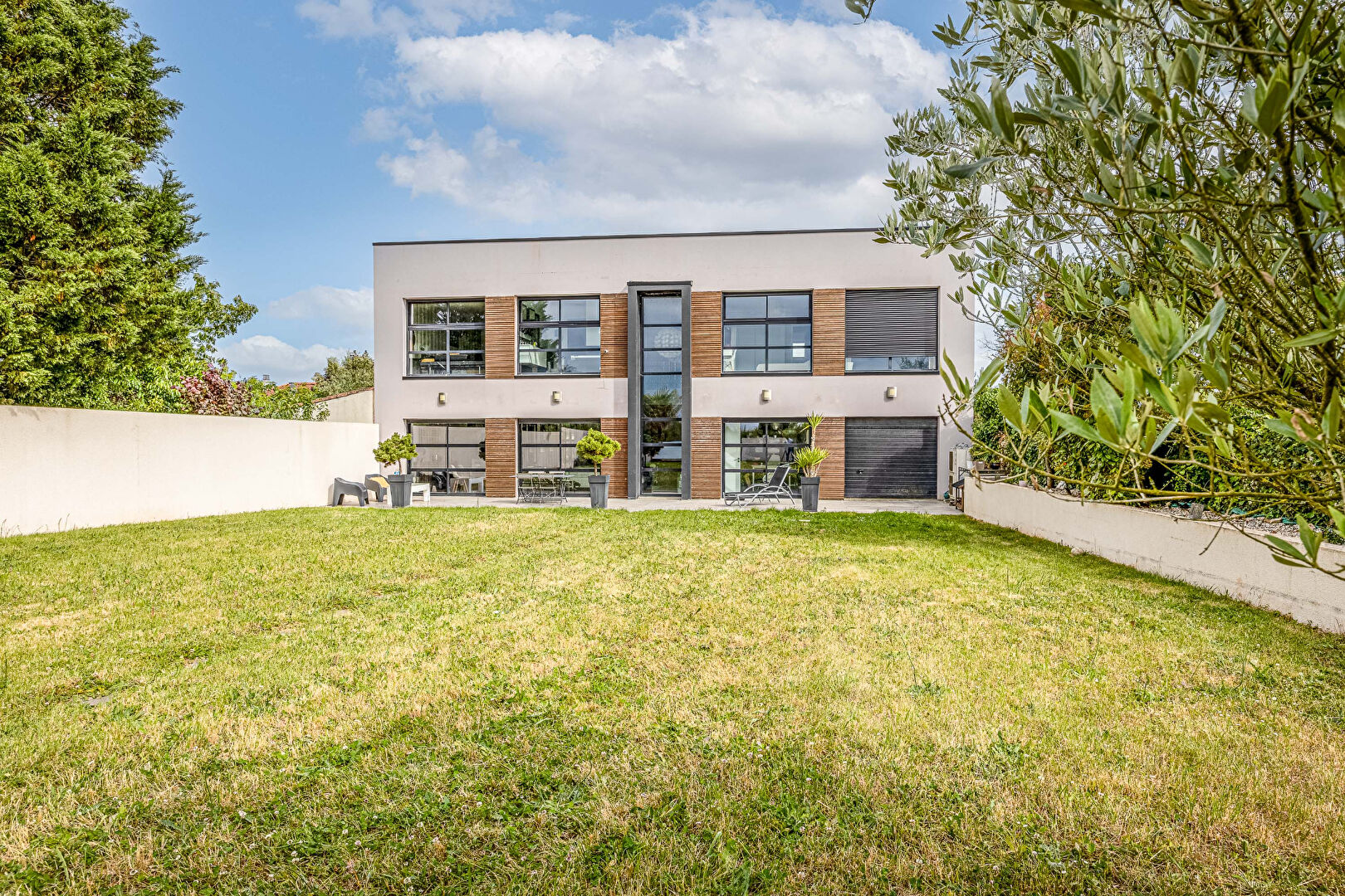 Maison contemporaine 5 chambres avec piscine et grand jardin à Niort