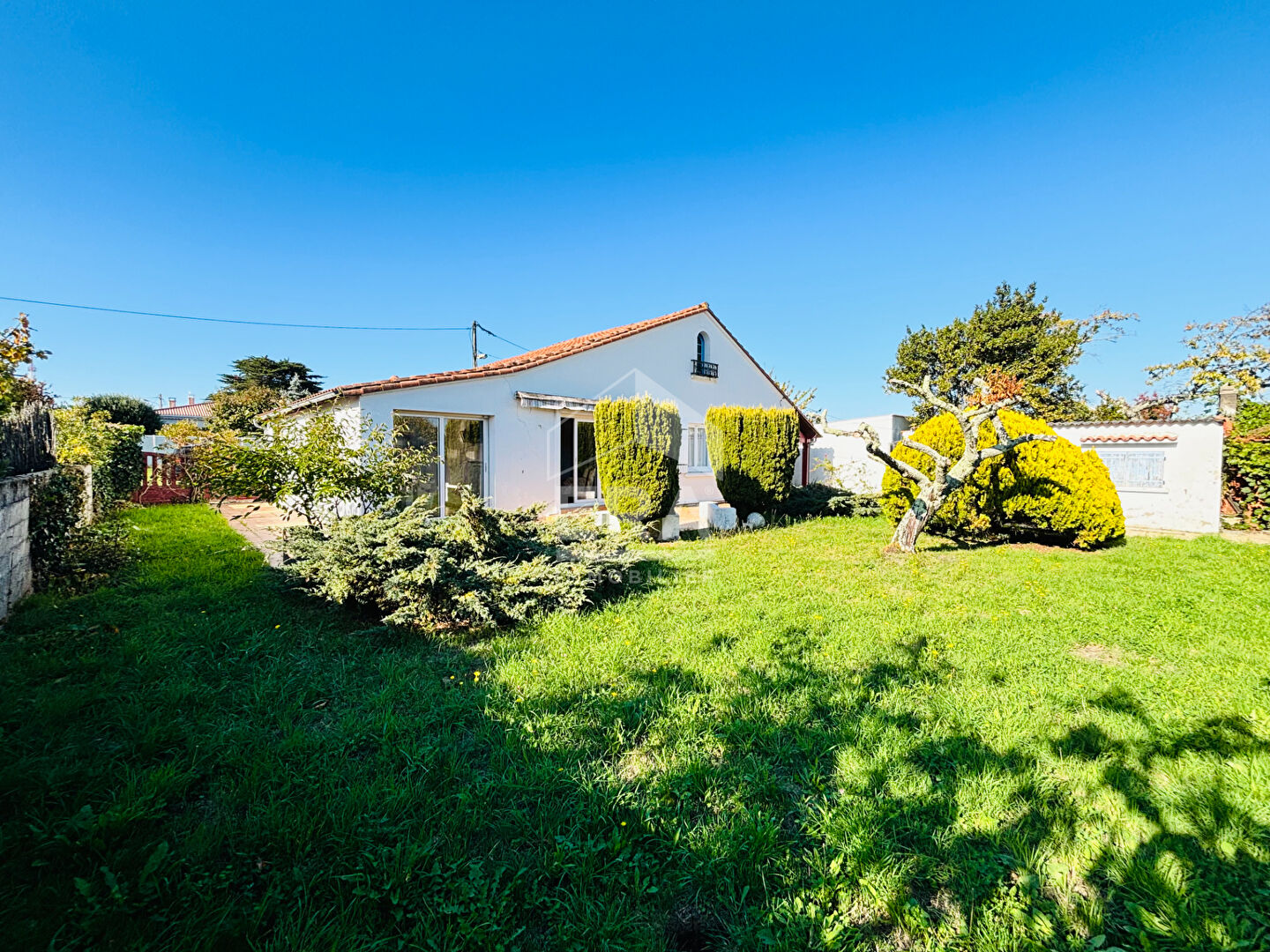 À 900 m de Pontaillac : Maison atypique avec terrain constructible en sus