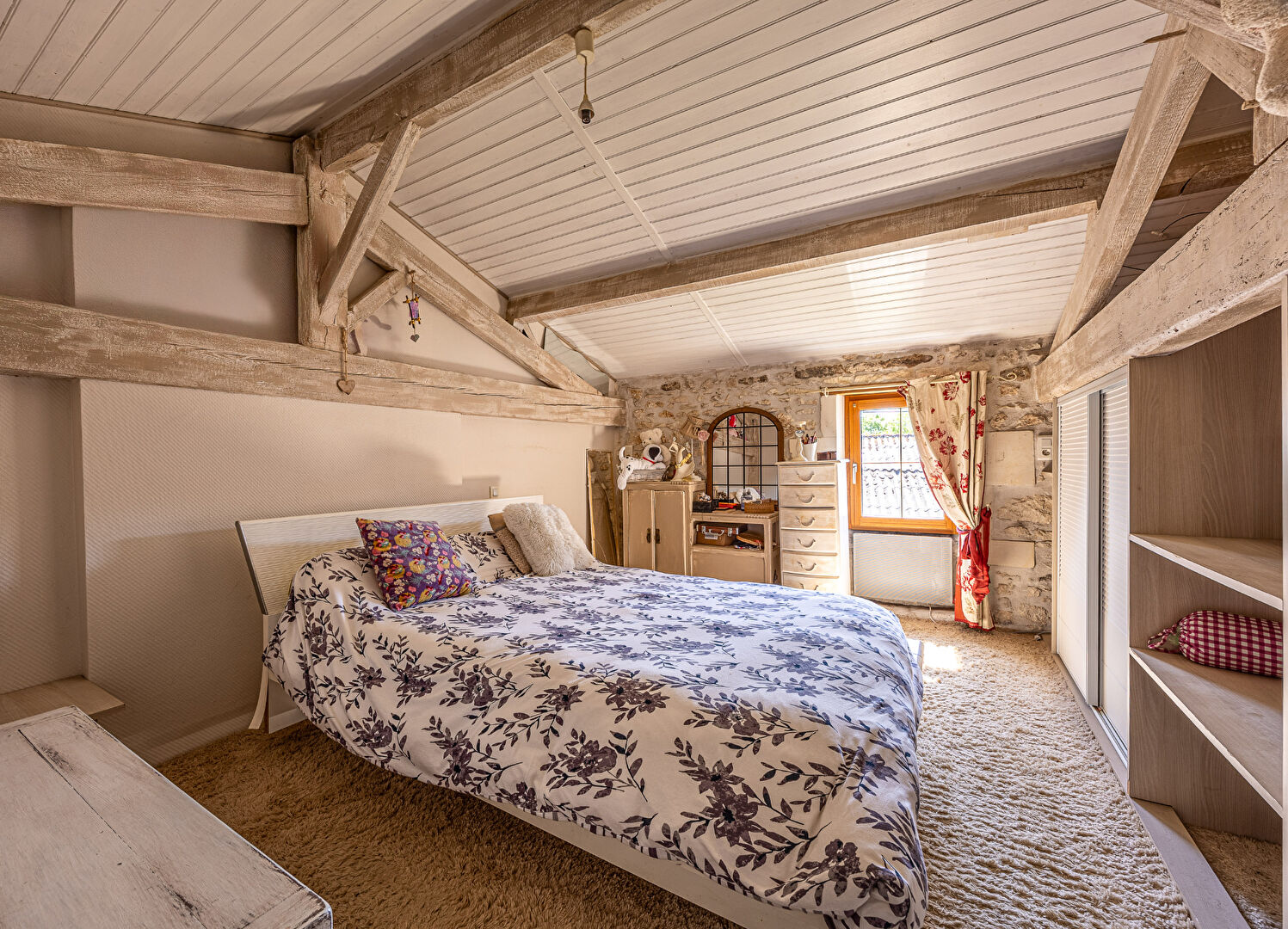 Photo RARE - SUPERBE CHARENTAISE AVEC PIERRES APPARENTES - SITUEE SUR LA MAGNIFIQUE COMMUNE DE MORNAC SUR SEUDRE image 6/6