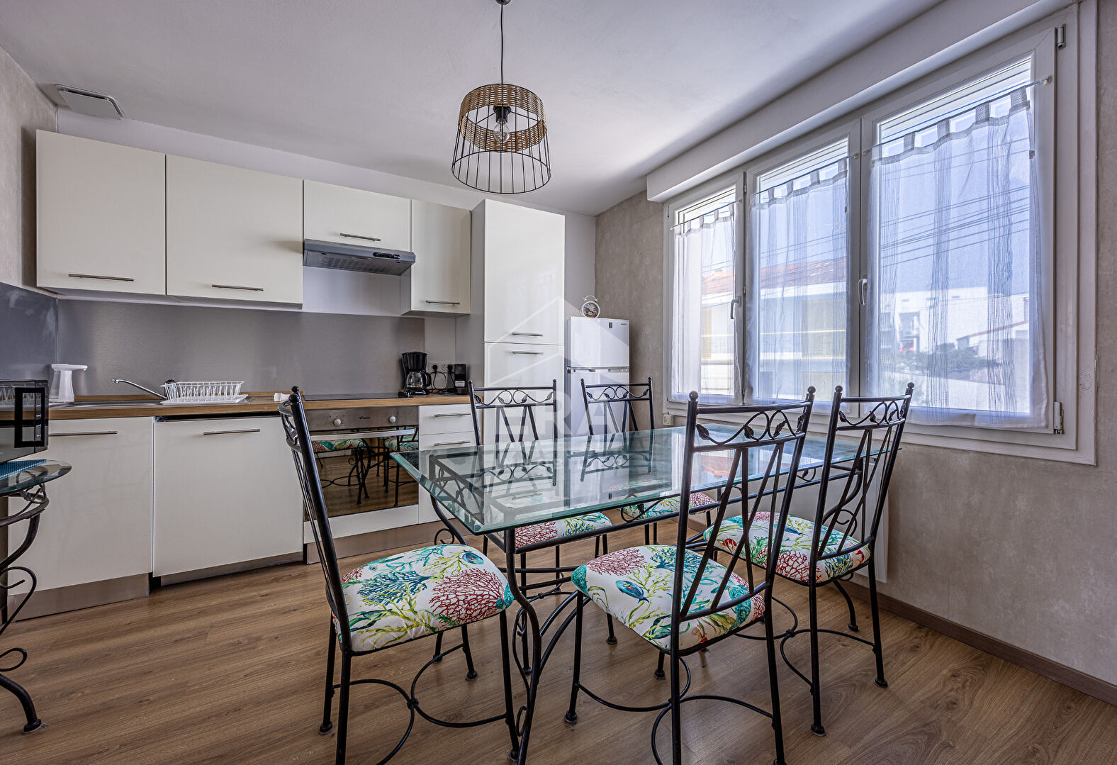 RARE - CHARMANTE MAISON DE VILLE - ROYAN CENTRE - PROCHE commerces et plages