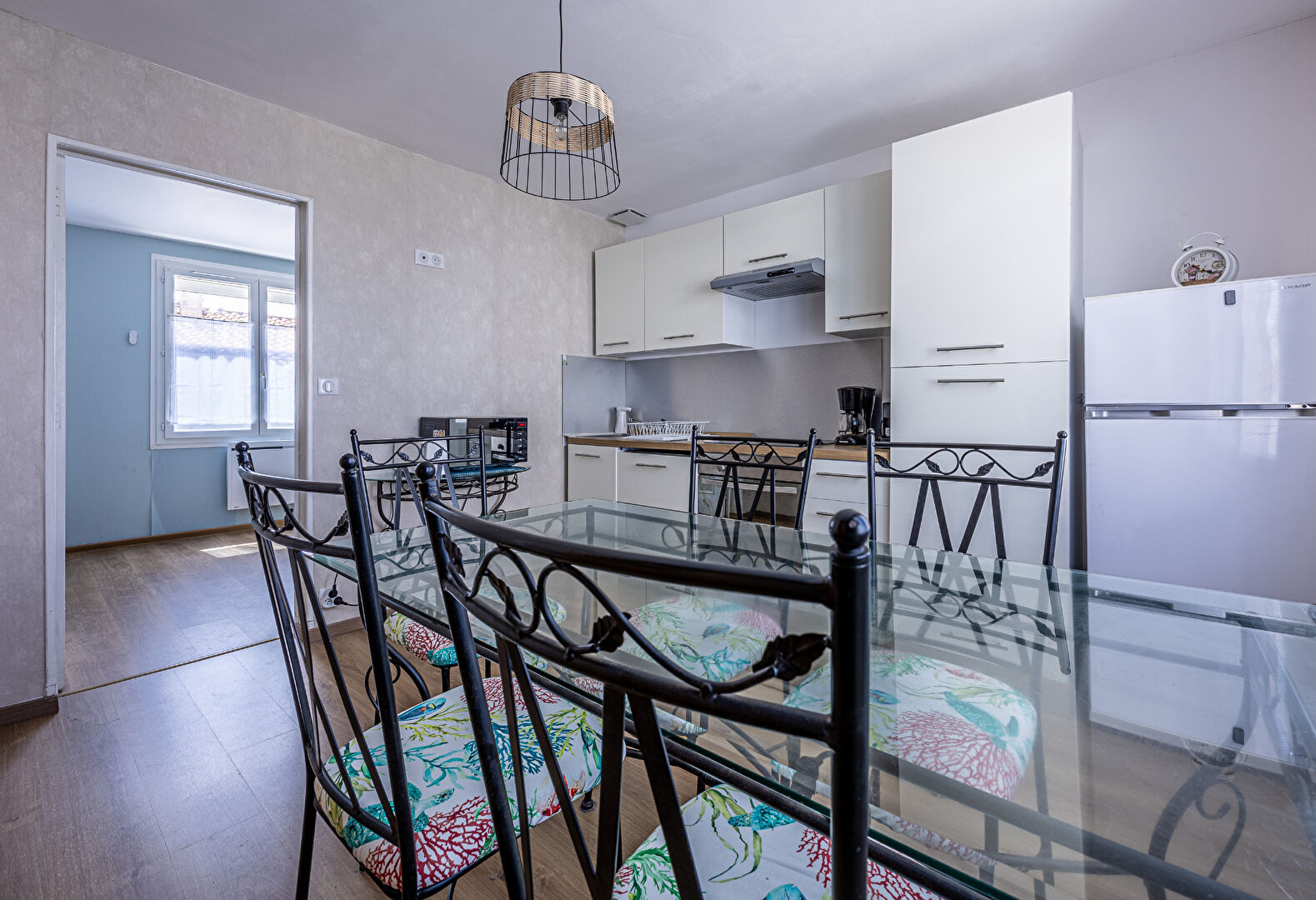 Photo RARE - CHARMANTE MAISON DE VILLE - ROYAN CENTRE - PROCHE commerces et plages image 1/6