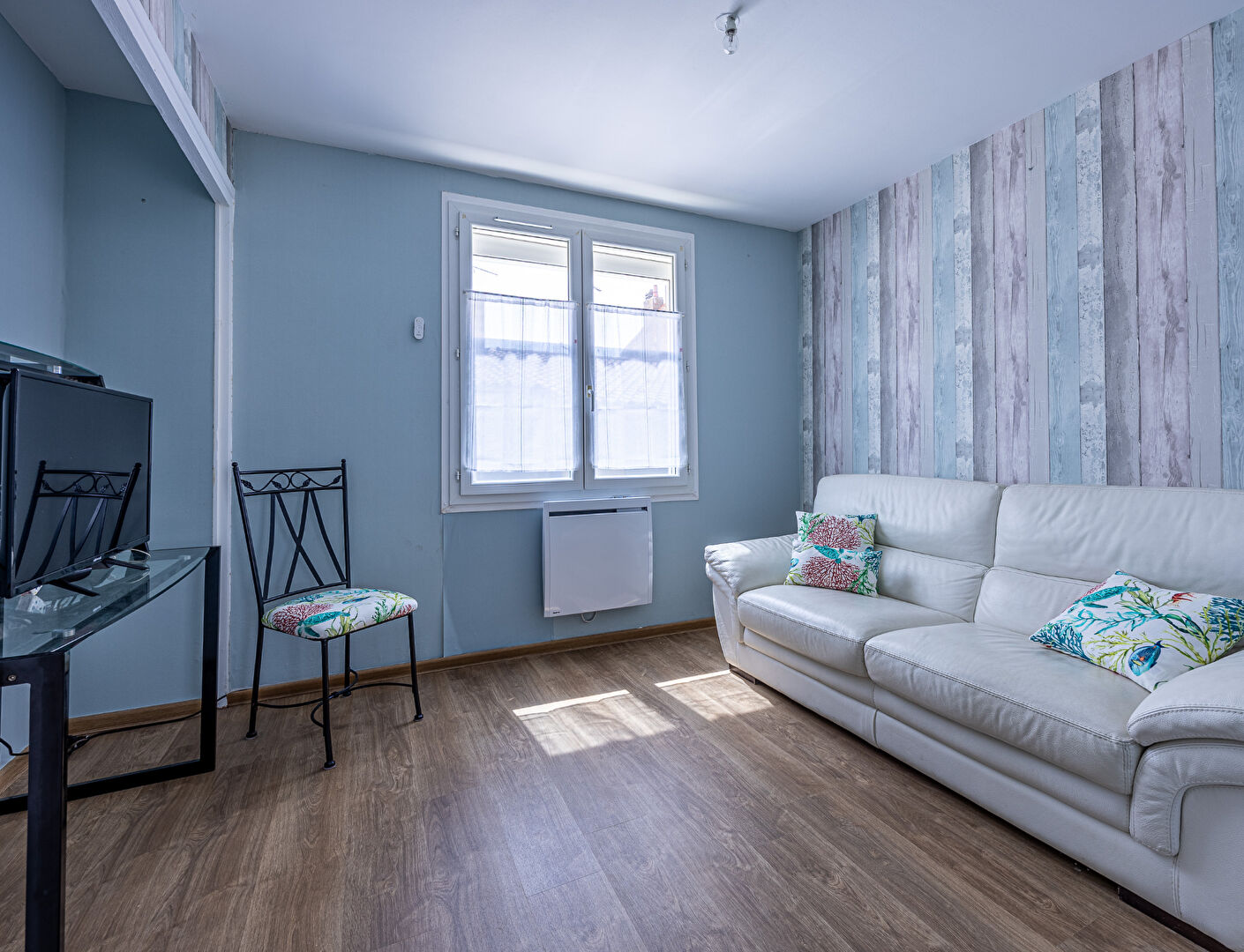 Photo RARE - CHARMANTE MAISON DE VILLE - ROYAN CENTRE - PROCHE commerces et plages image 3/6