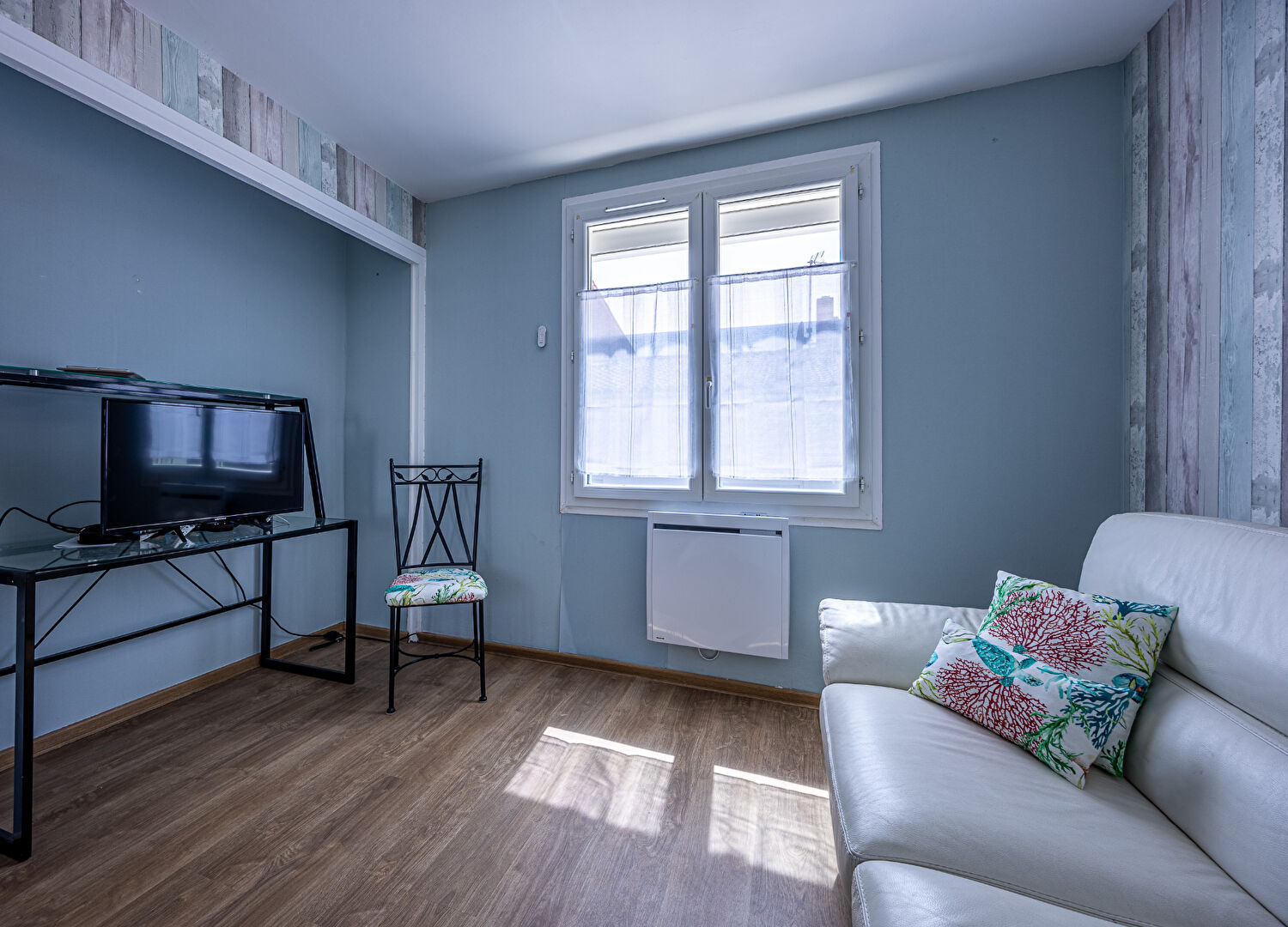 Photo RARE - CHARMANTE MAISON DE VILLE - ROYAN CENTRE - PROCHE commerces et plages image 4/6