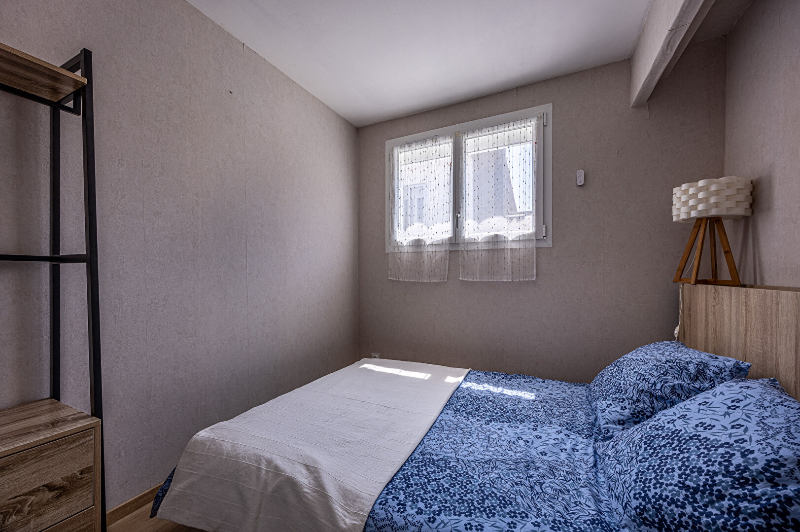 Photo RARE - CHARMANTE MAISON DE VILLE - ROYAN CENTRE - PROCHE commerces et plages image 5/6