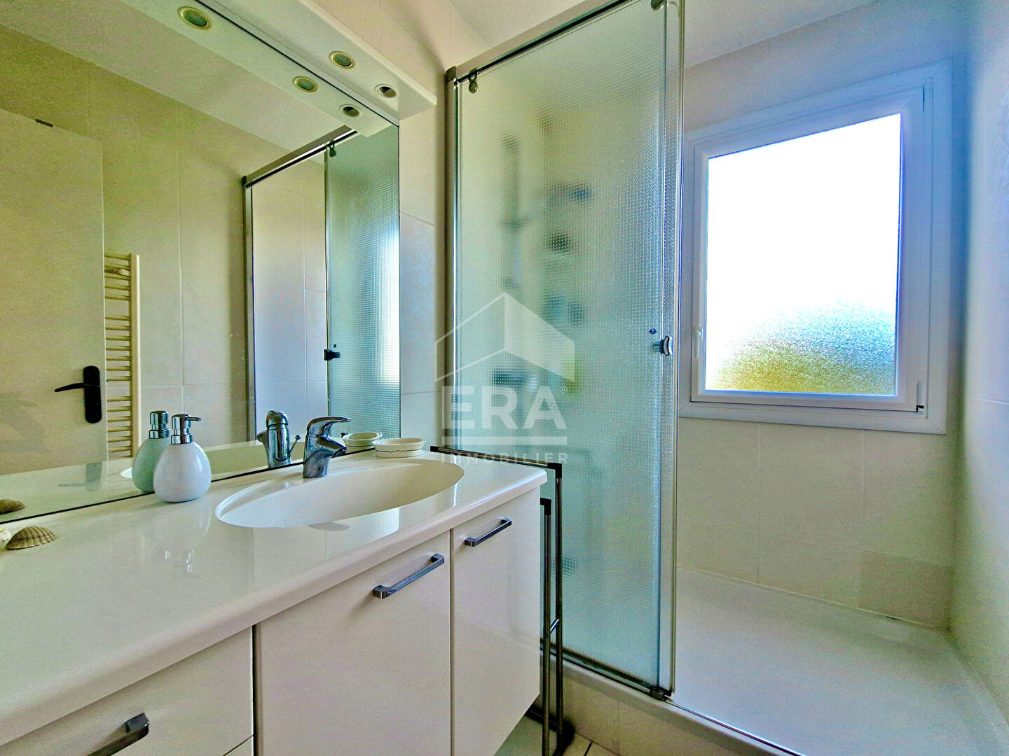 Photo EXCLUSIVITÉ - Élégant T2 rénové avec ascenseur, entre plages et coeur de Royan image 6/6