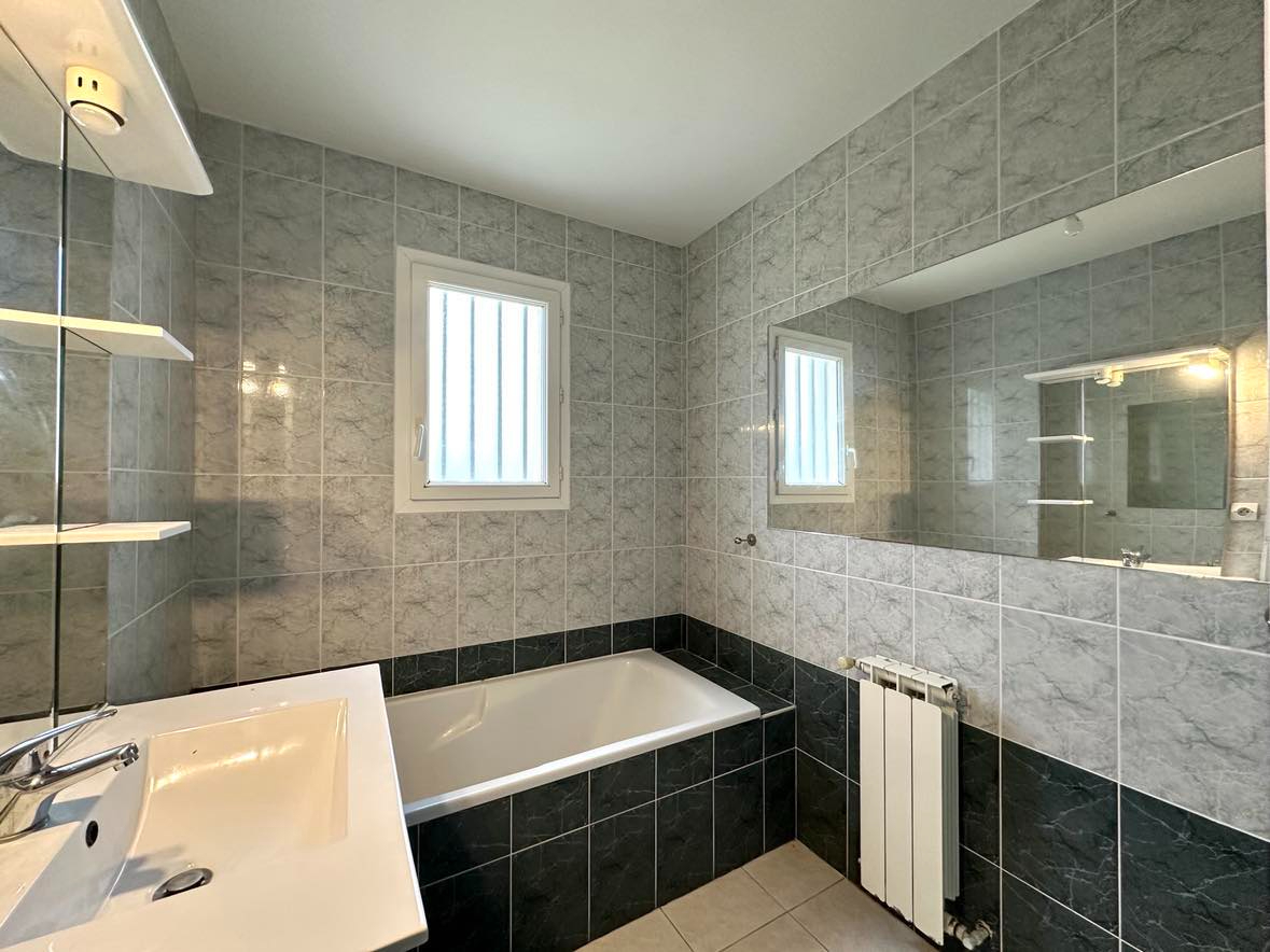 Photo MAISON DE PLAIN PIED 4 CHAMBRES JARDIN image 6/6