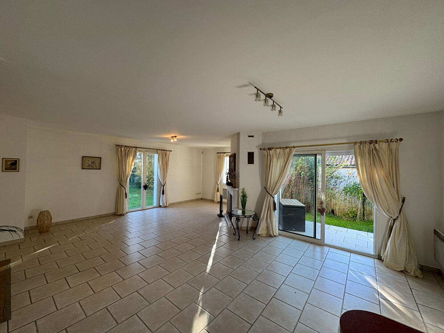 Photo PROCHE ROYAN - GRANDE MAISON PLAIN-PIED - CALME image 3/6