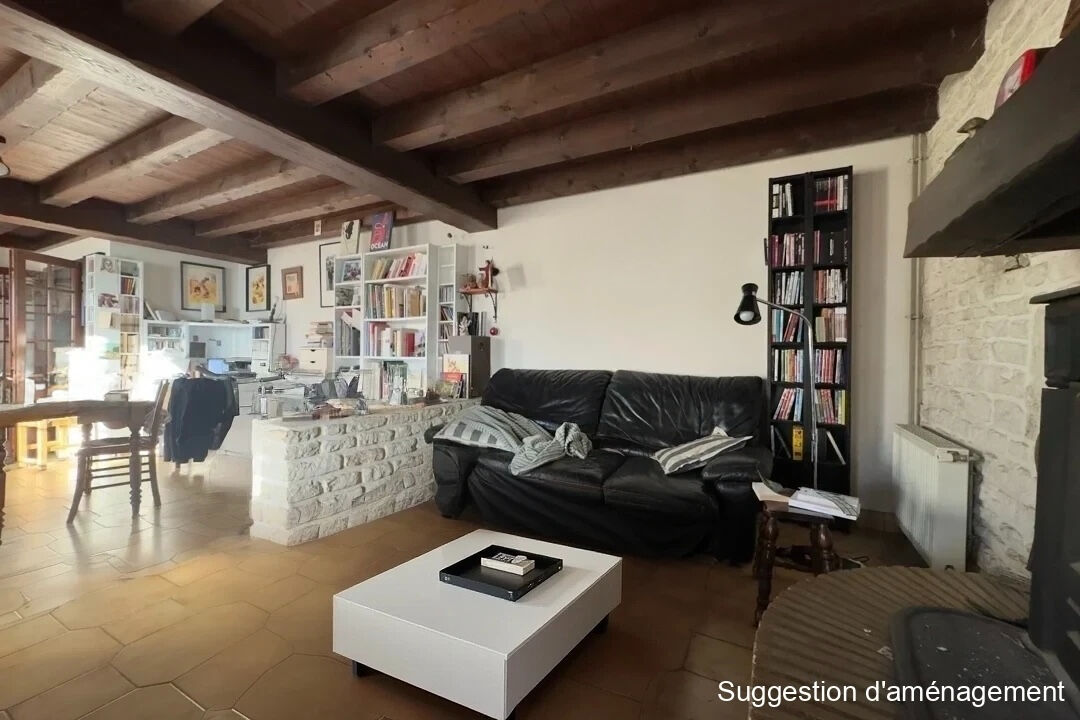 Opportunité rare sur Chauray : Maison en pierre 180 m² à rafraîchir !