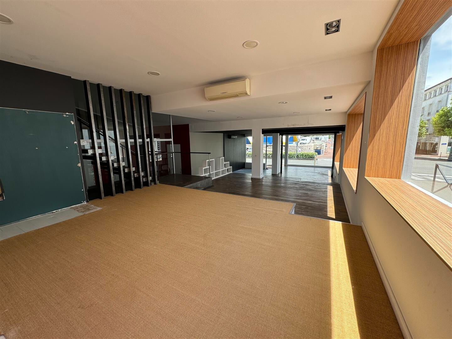 Photo Rare Marché Central - Local commercial à louer - Royan image 2/4