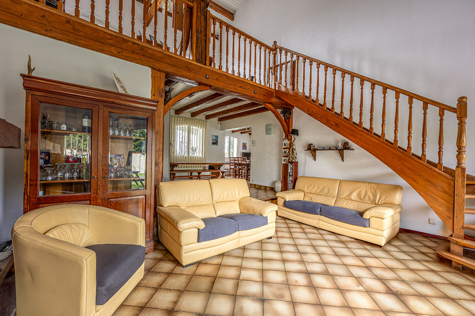 Photo Spacieuse maison familiale de 7 pièces avec terrasse et garage . image 4/6