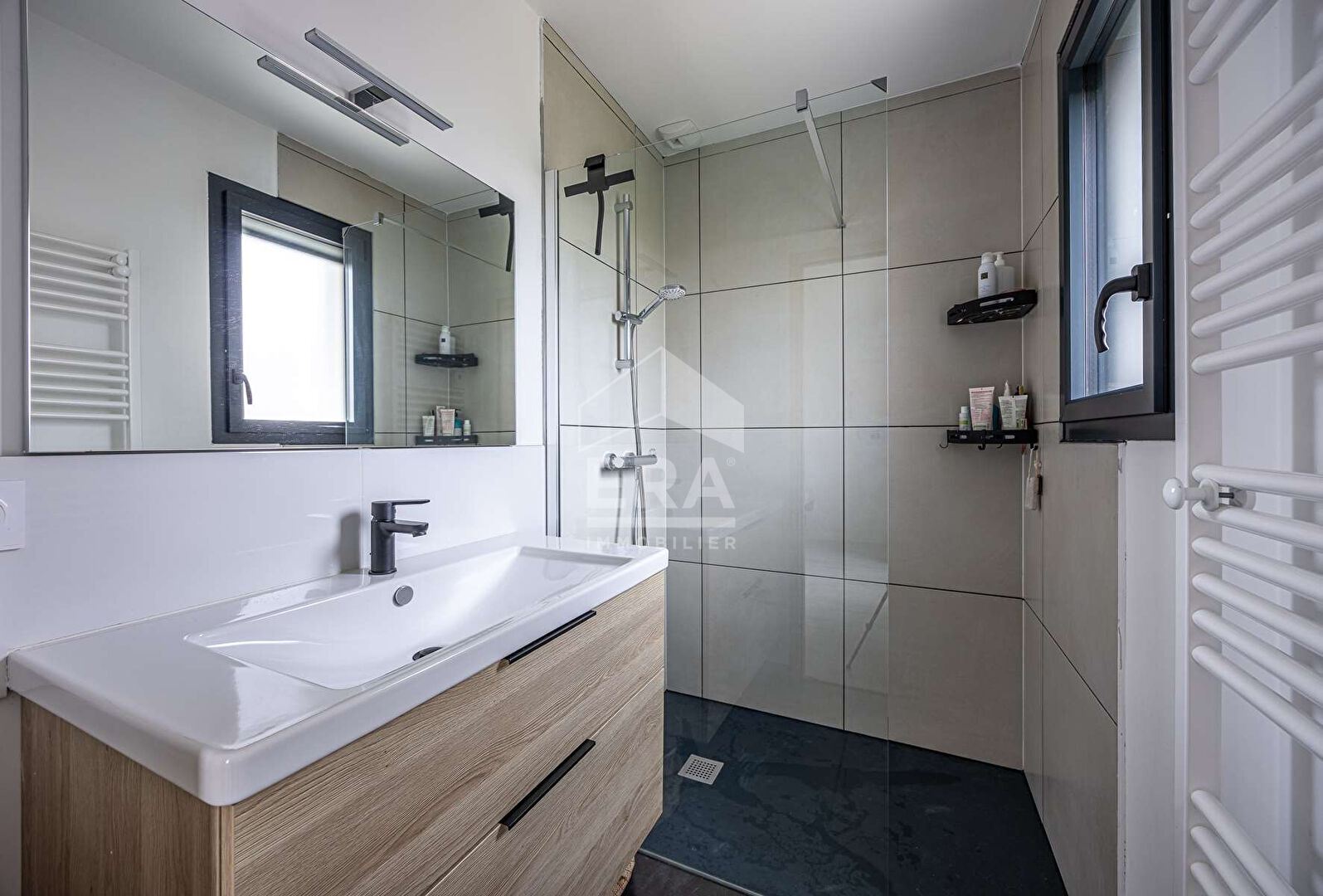 Photo Maison de plain pied ( 2022 ), 4 chambres dont une suite parentale, garage. image 4/6