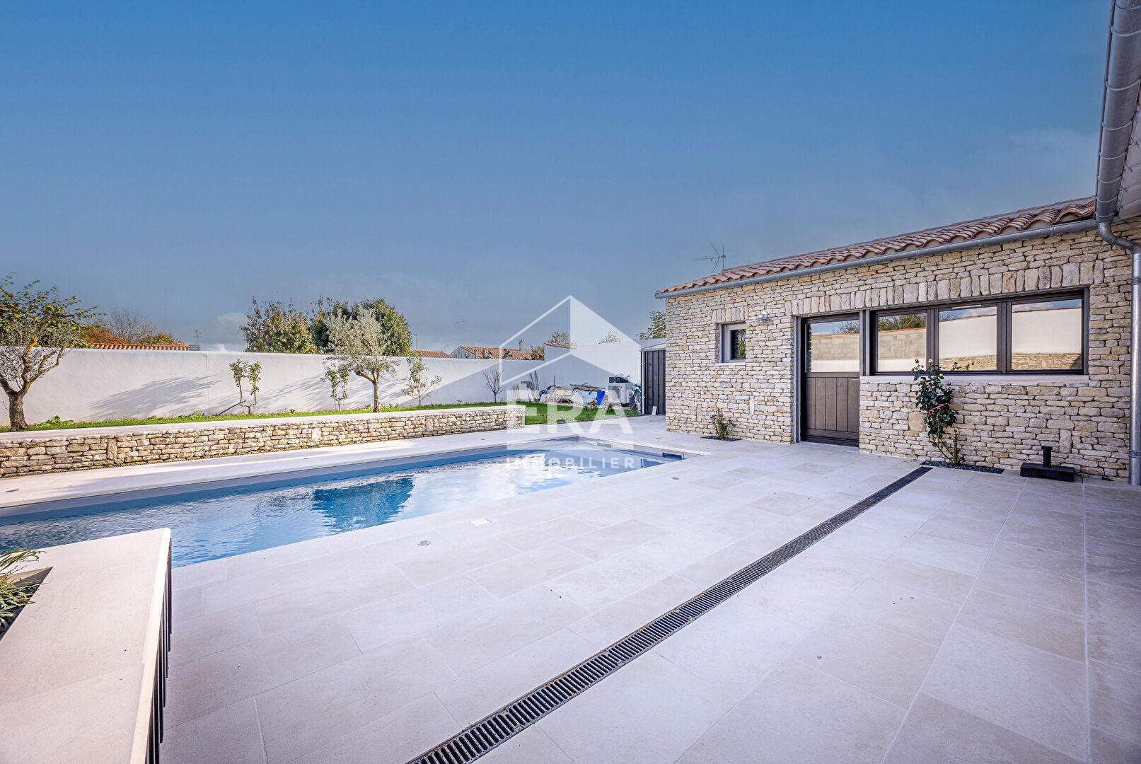 BELLE PROPRIETE ,  3 CHAMBRES JARDIN PISCINE